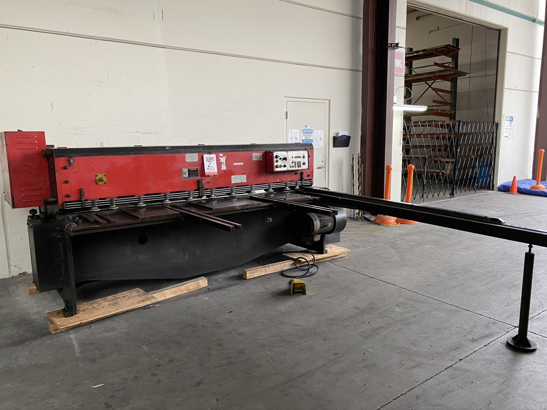 1990 AMADA M-2560 SHEAR, 2500 MM, LENGTH, 6 MM THICKNESS, MECHANICAL, SHEET SUPPORTS