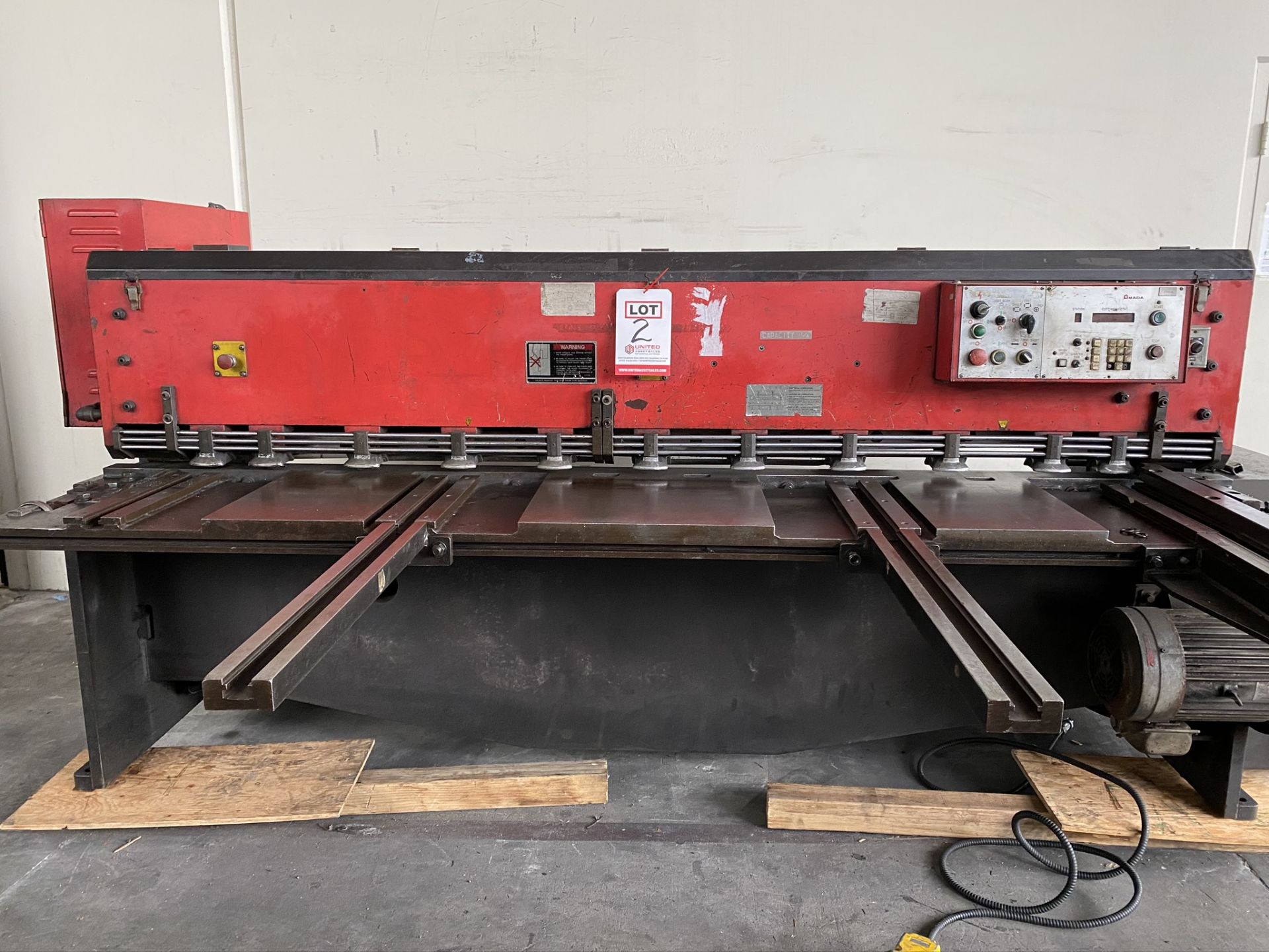 1990 AMADA M-2560 SHEAR, 2500 MM, LENGTH, 6 MM THICKNESS, MECHANICAL, SHEET SUPPORTS - Image 2 of 14