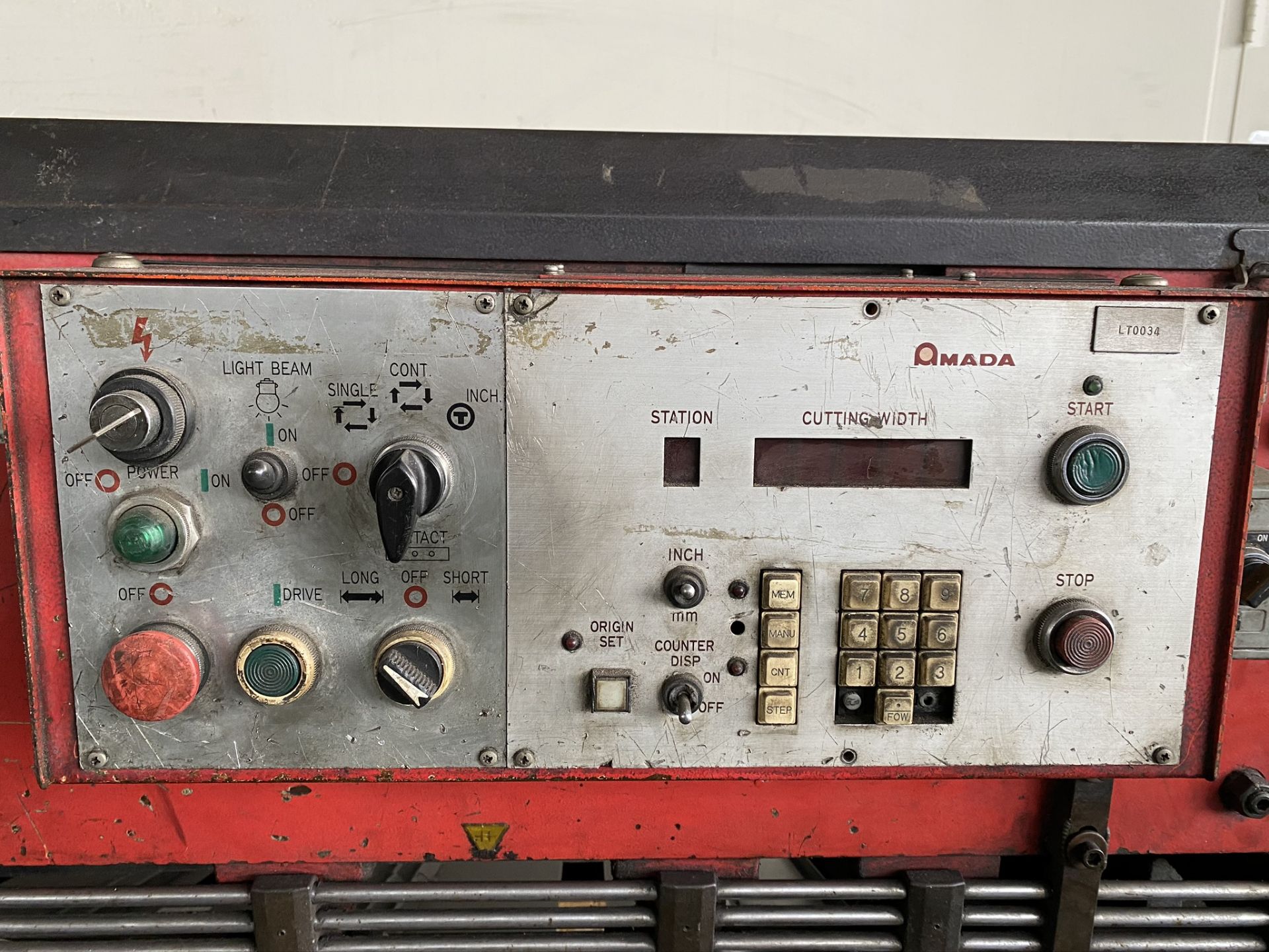 1990 AMADA M-2560 SHEAR, 2500 MM, LENGTH, 6 MM THICKNESS, MECHANICAL, SHEET SUPPORTS - Image 12 of 14