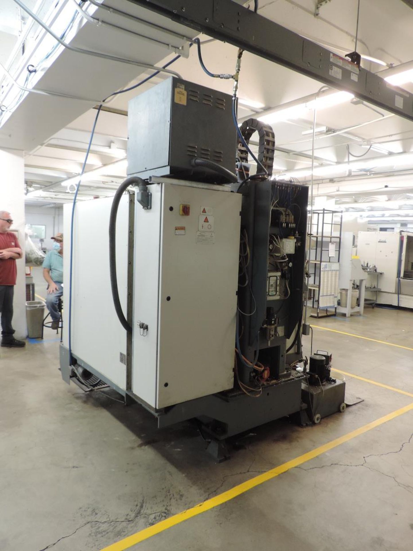 CINCINNATI VCNC 500 VMC, F00-K10010 GE FANUC 21 I-MB CONTROL, XYZ TRAVELS: 20" X 20" X 20" , 27" X - Image 11 of 13