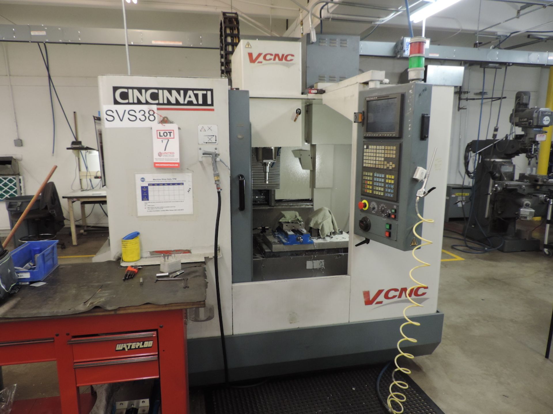 CINCINNATI VCNC 500 VMC, F00-K10010 GE FANUC 21 I-MB CONTROL, XYZ TRAVELS: 20" X 20" X 20" , 27" X