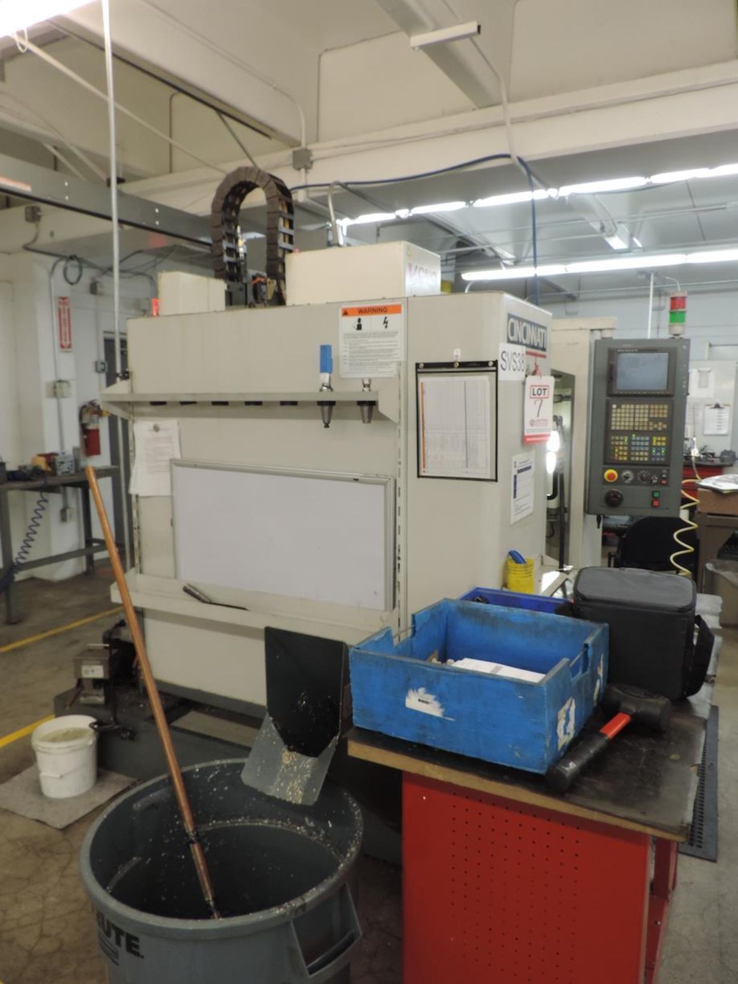 CINCINNATI VCNC 500 VMC, F00-K10010 GE FANUC 21 I-MB CONTROL, XYZ TRAVELS: 20" X 20" X 20" , 27" X - Image 6 of 13