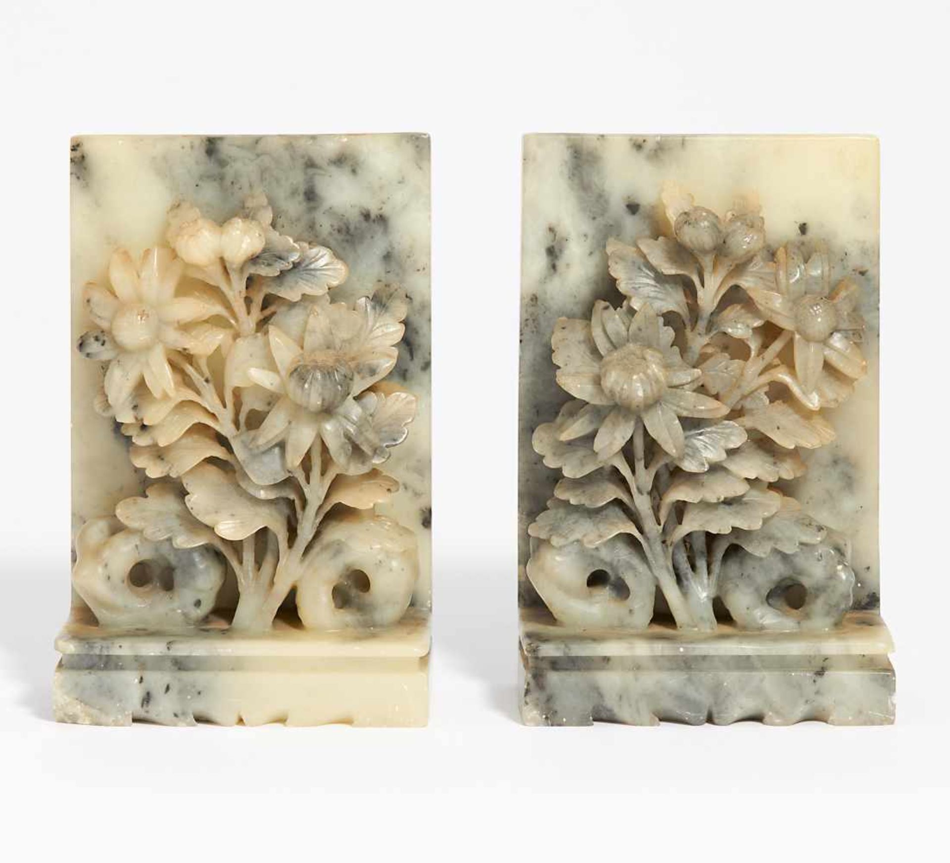PAIR OF BOOK ENDS WITH CHRYSANTHEMUMS.