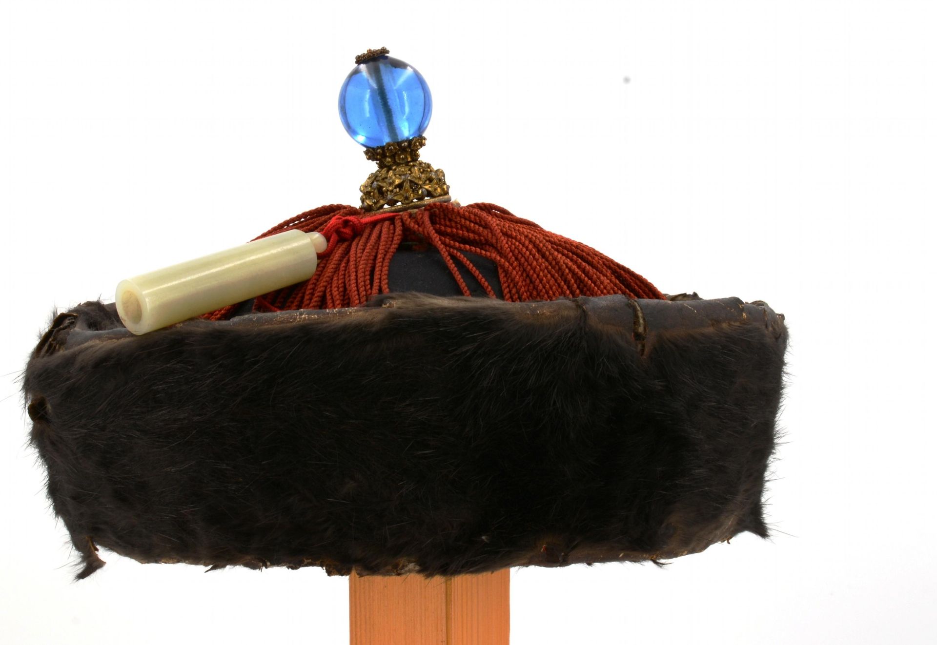 OFFICIAL HAT (GUANMAO) FOR THE WINTER. Origin: China. Dynasty: Qing dynasty. Date: 19th c. - Bild 7 aus 12