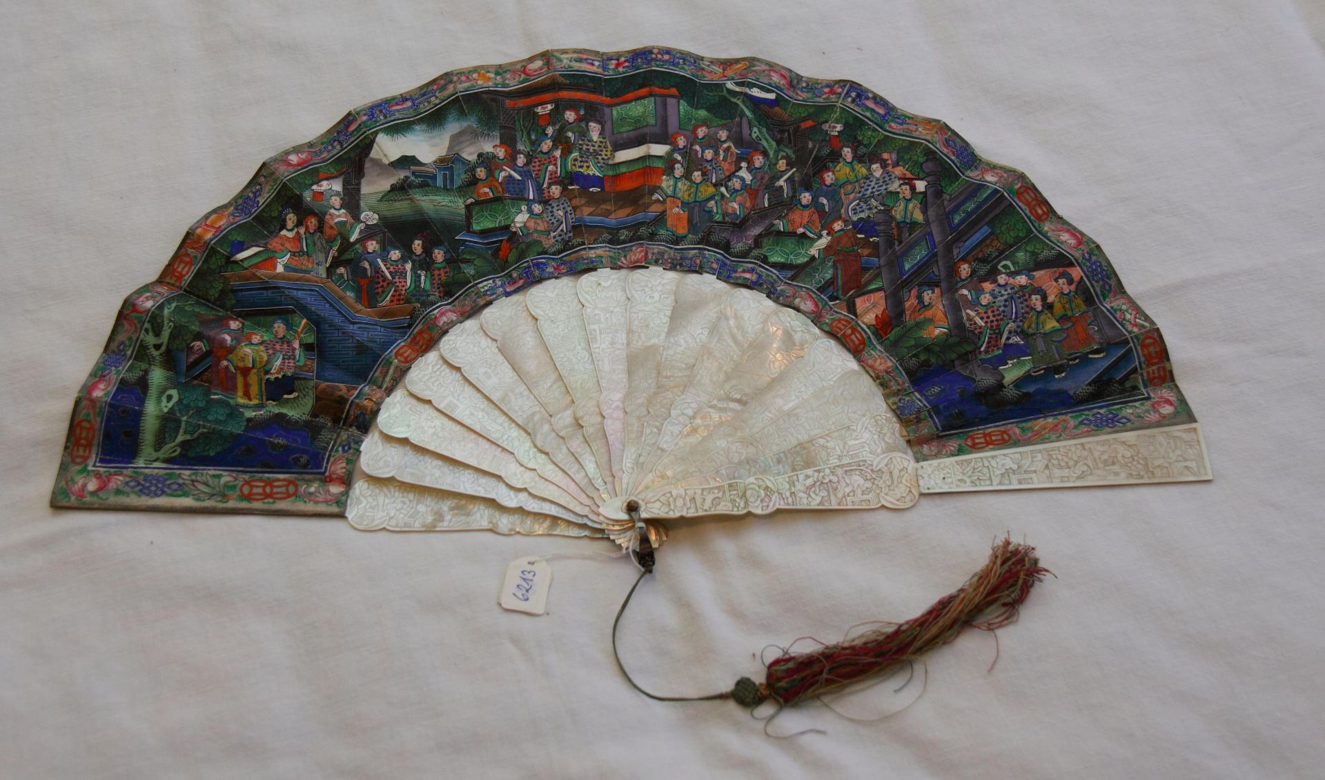 FAN WITH GENRE SCENES AND FAN FROM SHU LIAN JI WITH VIEWS OF THE WEST LAKE AND BUDDHIST TEMPLES. - Bild 5 aus 14