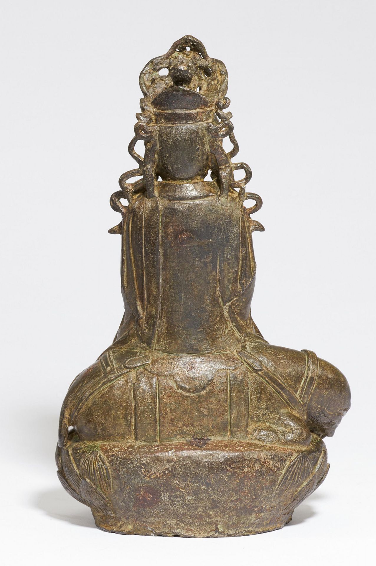 GUANYIN ON ELEPHANT. Origin: China. Dynasty: In the style of the early Ming dynasty, but later. - Bild 2 aus 10