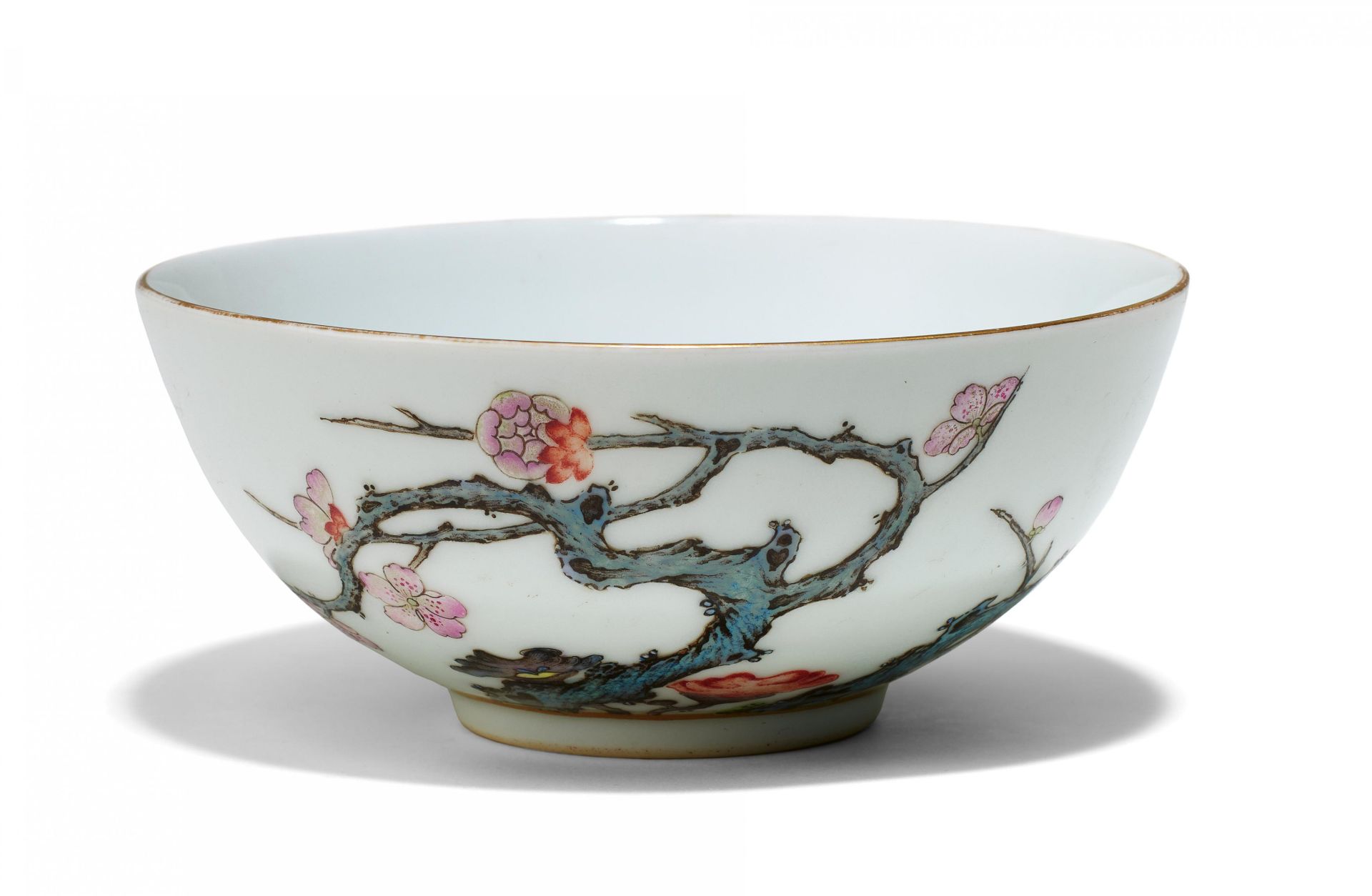 SMALL BOWL WITH FLOWERING PLUM TREES. Origin: China. Technique: Porcelain finely painted in