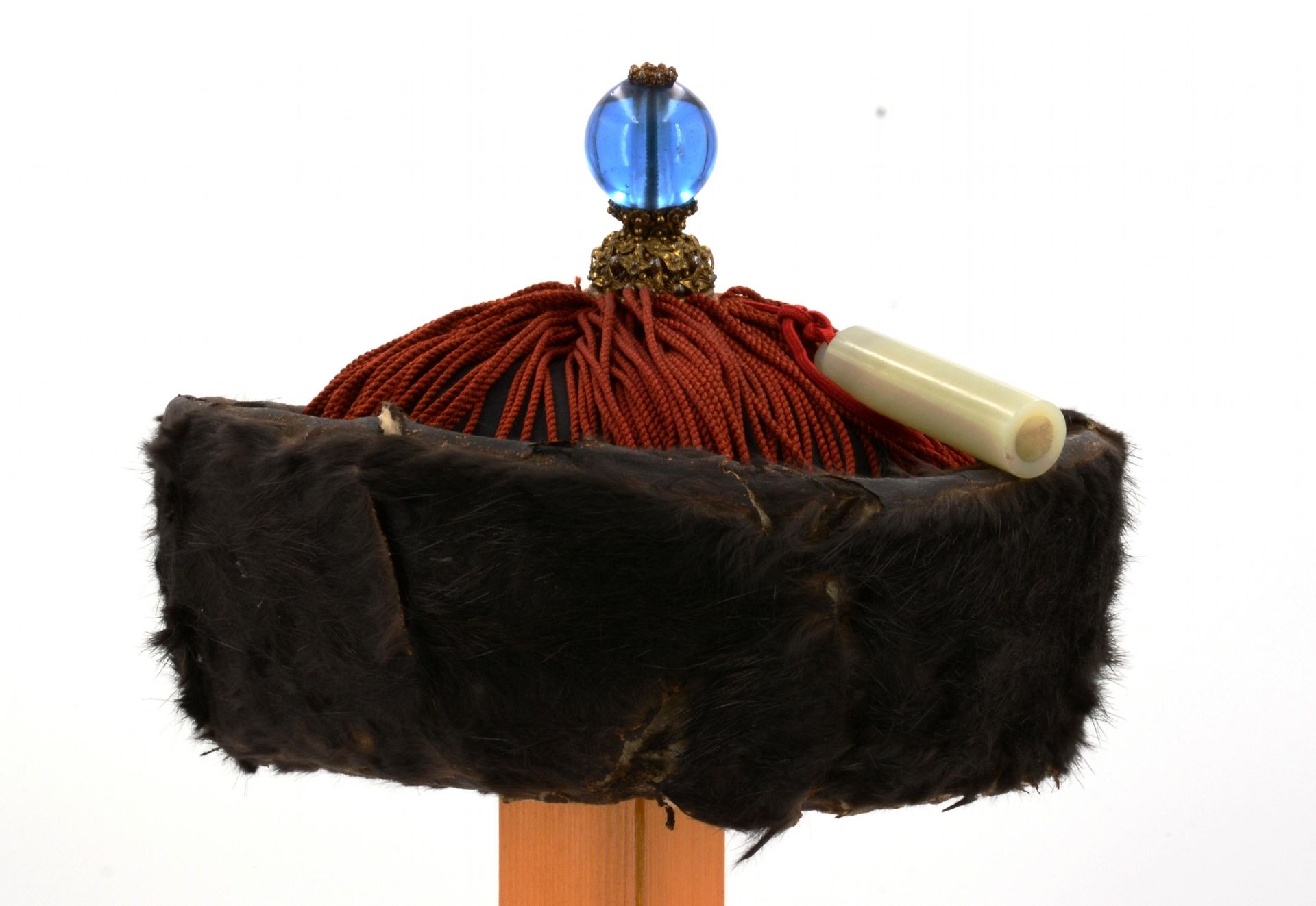 OFFICIAL HAT (GUANMAO) FOR THE WINTER. Origin: China. Dynasty: Qing dynasty. Date: 19th c. - Bild 5 aus 12