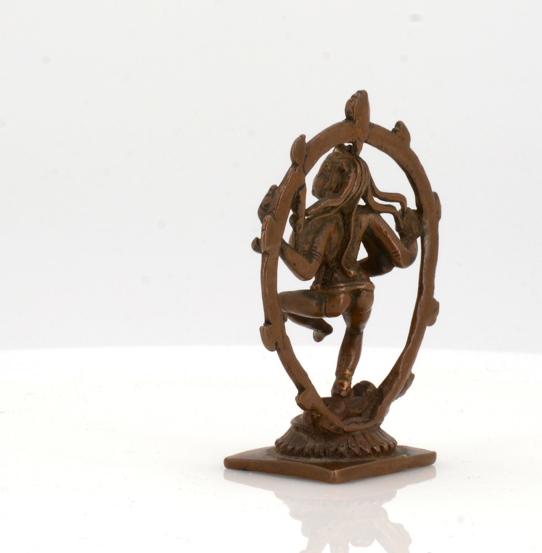 RARE AND EARLY SHIVA NATARAJA. Origin: South India. Dynasty: Chola-Dynastie (ca. 300 v.Chr.-1279). - Bild 6 aus 10