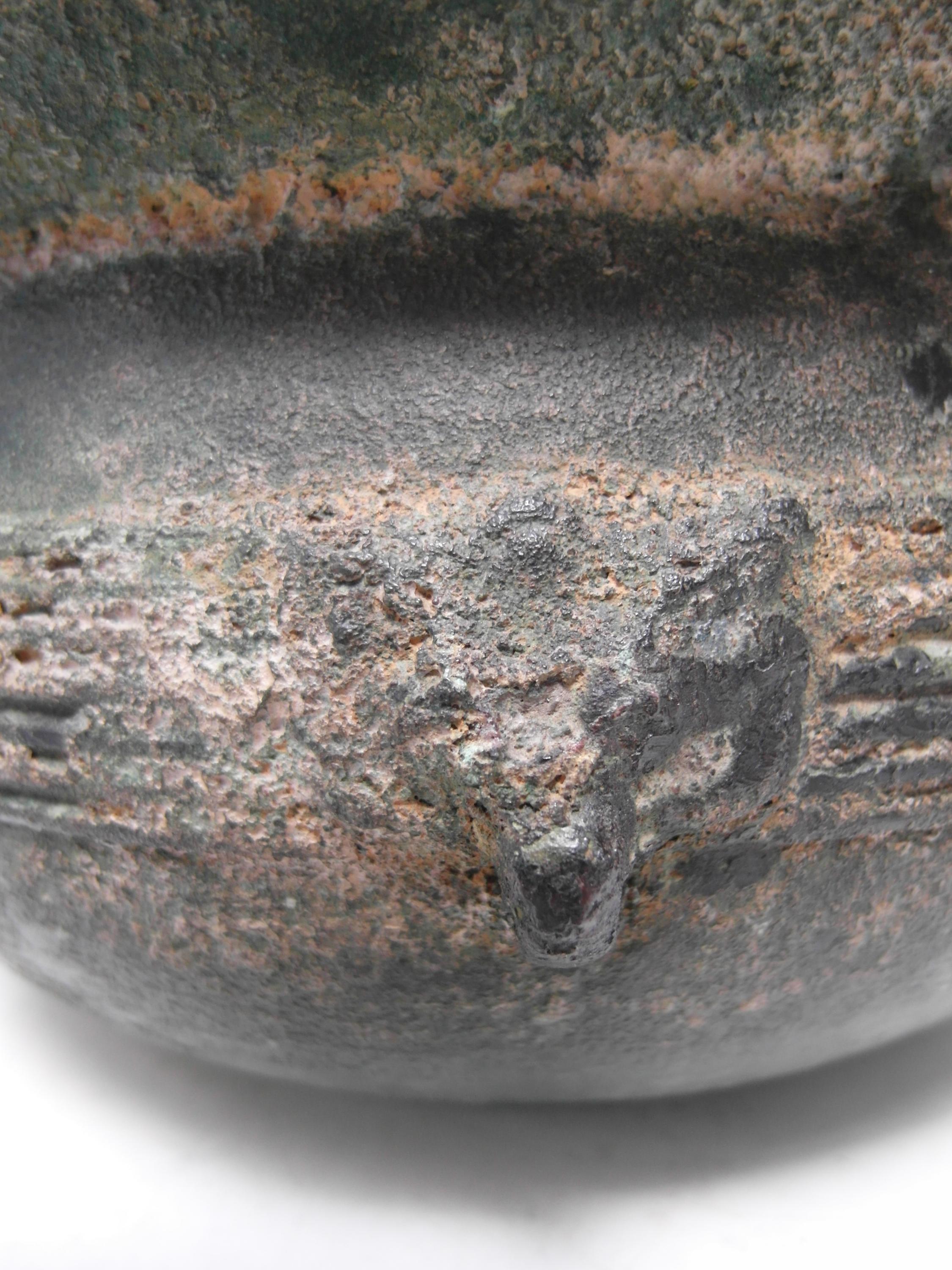 LARGE AND RARE BRONZE BASIN. Origin: China. Dynasty: Western Han dynasty (206 BC - 6 AD). Technique: - Image 5 of 22