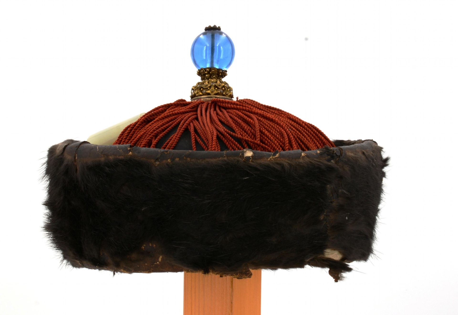 OFFICIAL HAT (GUANMAO) FOR THE WINTER. Origin: China. Dynasty: Qing dynasty. Date: 19th c. - Bild 9 aus 12