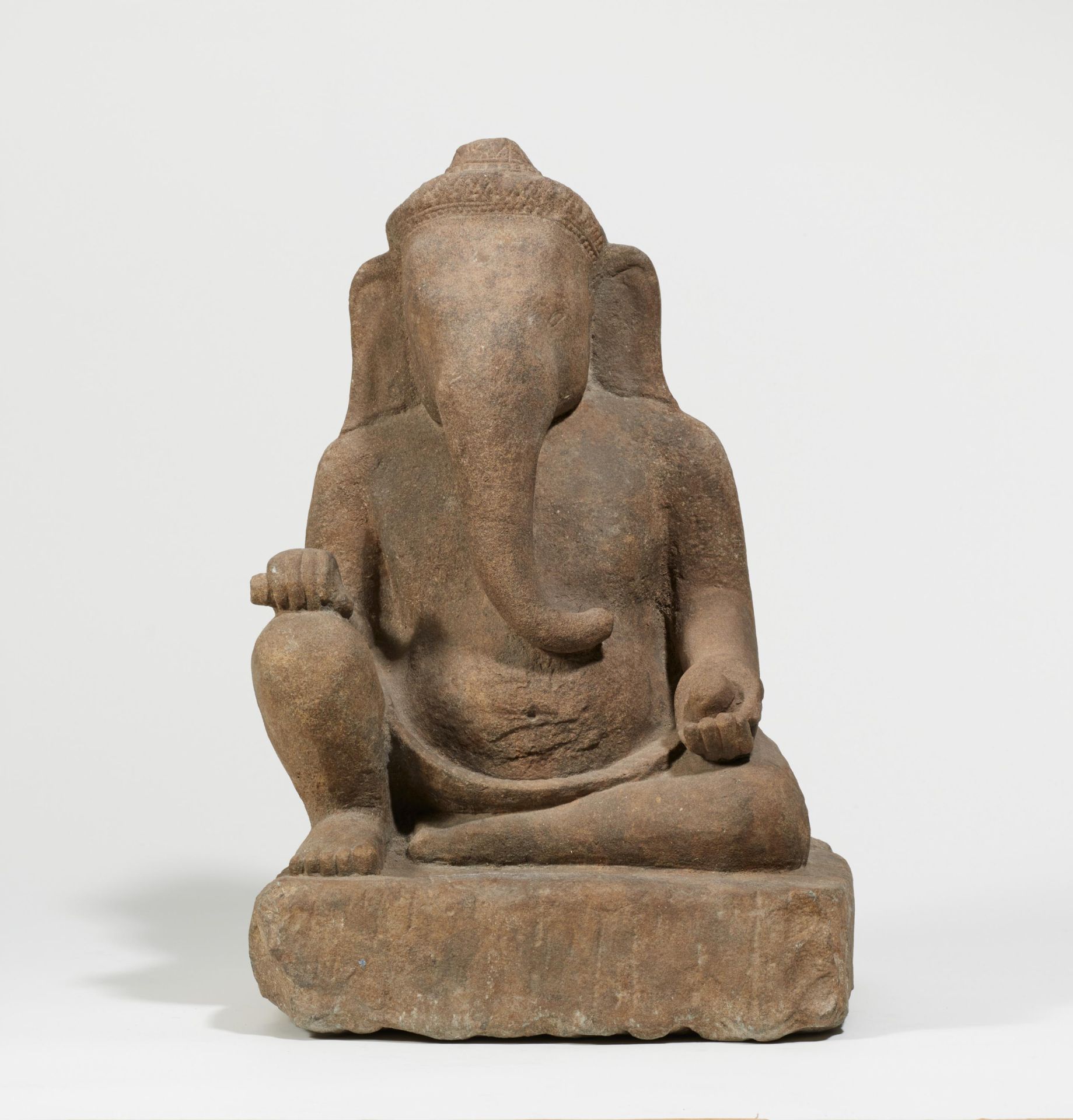 VERY RARE SITTING GANESHA. Origin: Khmer. Dynasty: Baphuon period (1010-1080). Date: 11th c. - Bild 2 aus 5