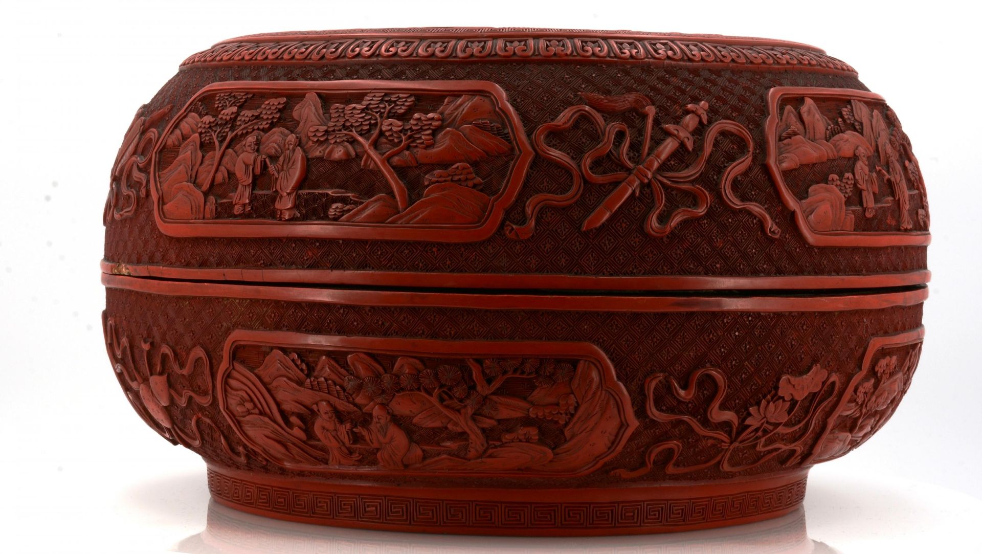 IMPORTANT BOX WITH RED CARVED LACQUER. Origin: China. Dynasty: Qing dynasty. Date: 18th c. - Bild 5 aus 17