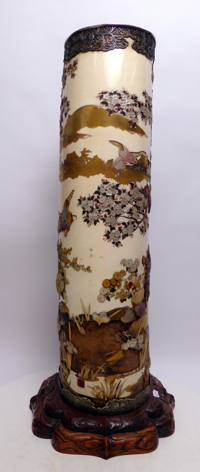 IMPORTANT AND LARGE IVORY TUSK DECORATED WITH SHIBAYAMA. Origin: Japan. Dynasty: Meiji period ( - Bild 6 aus 26