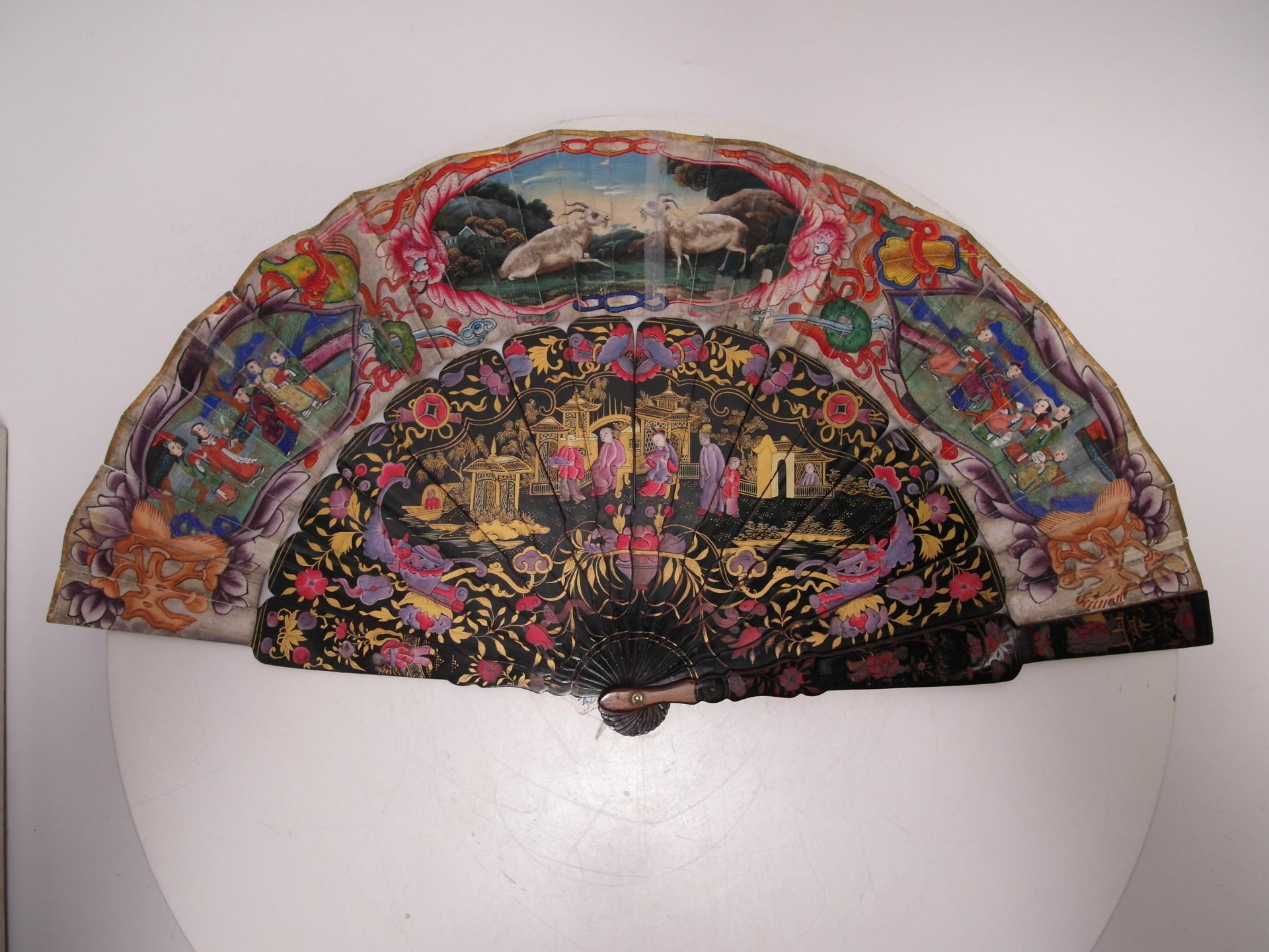 TWO FANS WITH GENRE SCENES, LANDSCAPES AND ANIMALS. Origin: China. Dynasty: Qing dynasty. Date: - Bild 11 aus 12