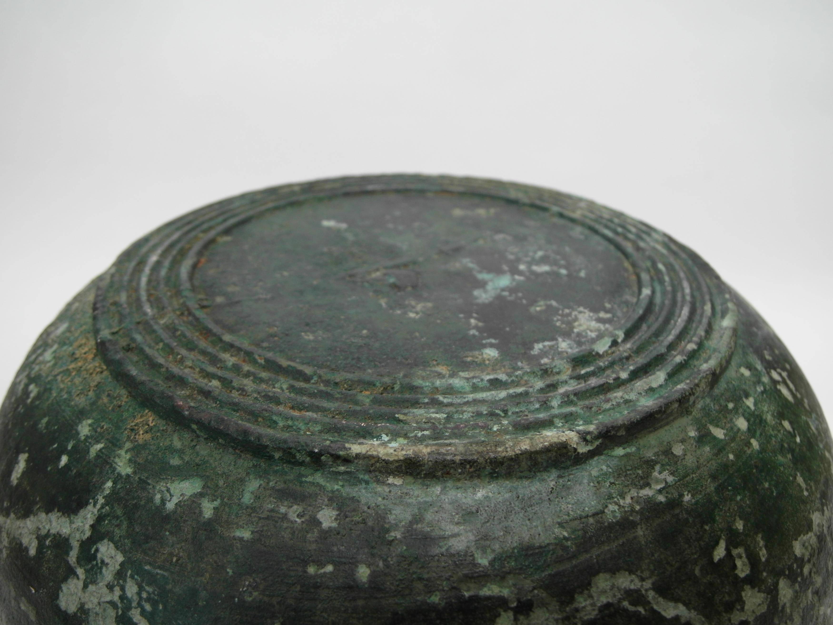 LARGE AND RARE BRONZE BASIN. Origin: China. Dynasty: Western Han dynasty (206 BC - 6 AD). Technique: - Image 22 of 22