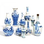 NEUN VASEN. Origin: China/Vietnam. Dynasty: 18th/19th c. Technique: Porcelain in blue and white.