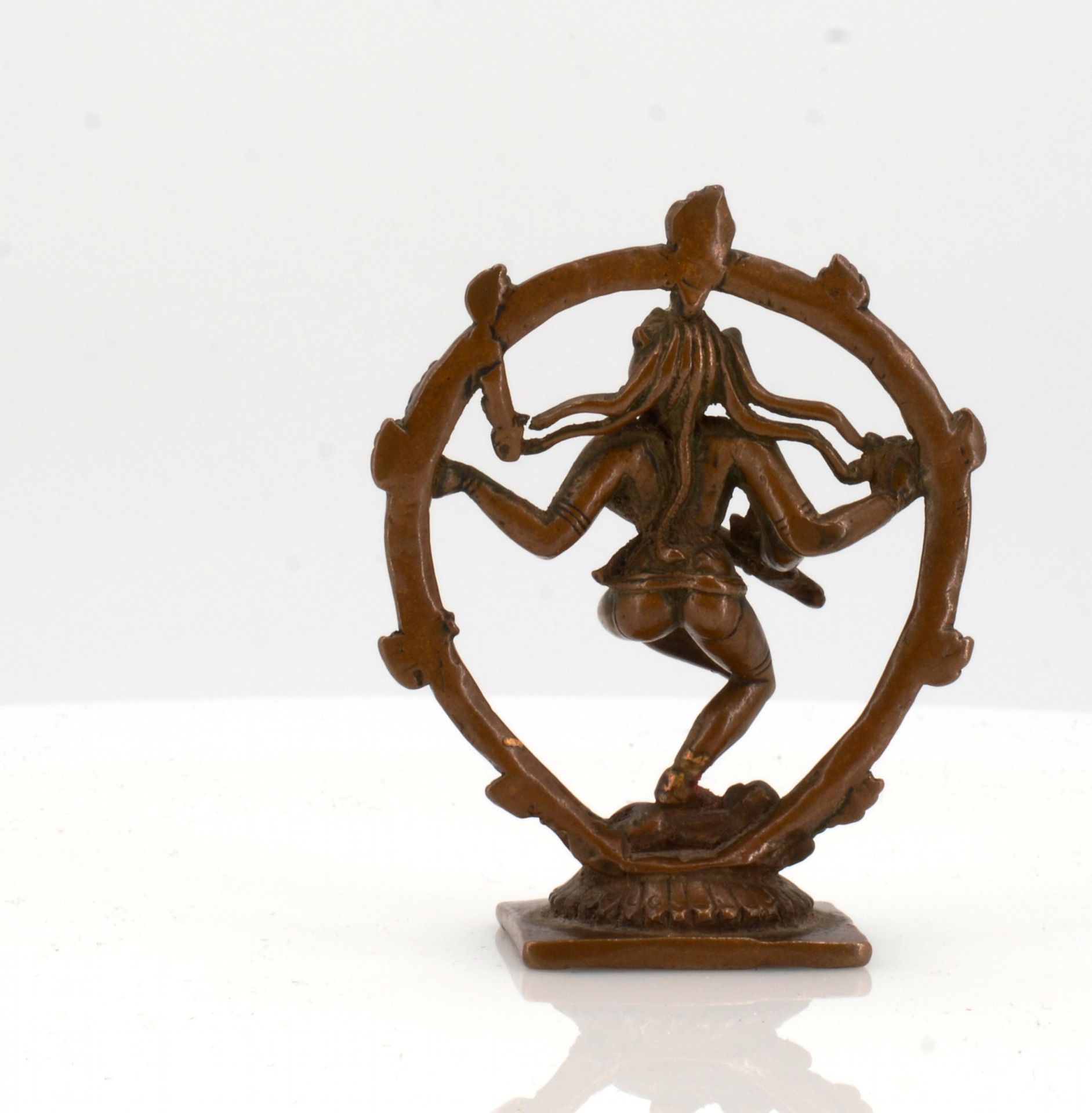 RARE AND EARLY SHIVA NATARAJA. Origin: South India. Dynasty: Chola-Dynastie (ca. 300 v.Chr.-1279). - Bild 7 aus 10