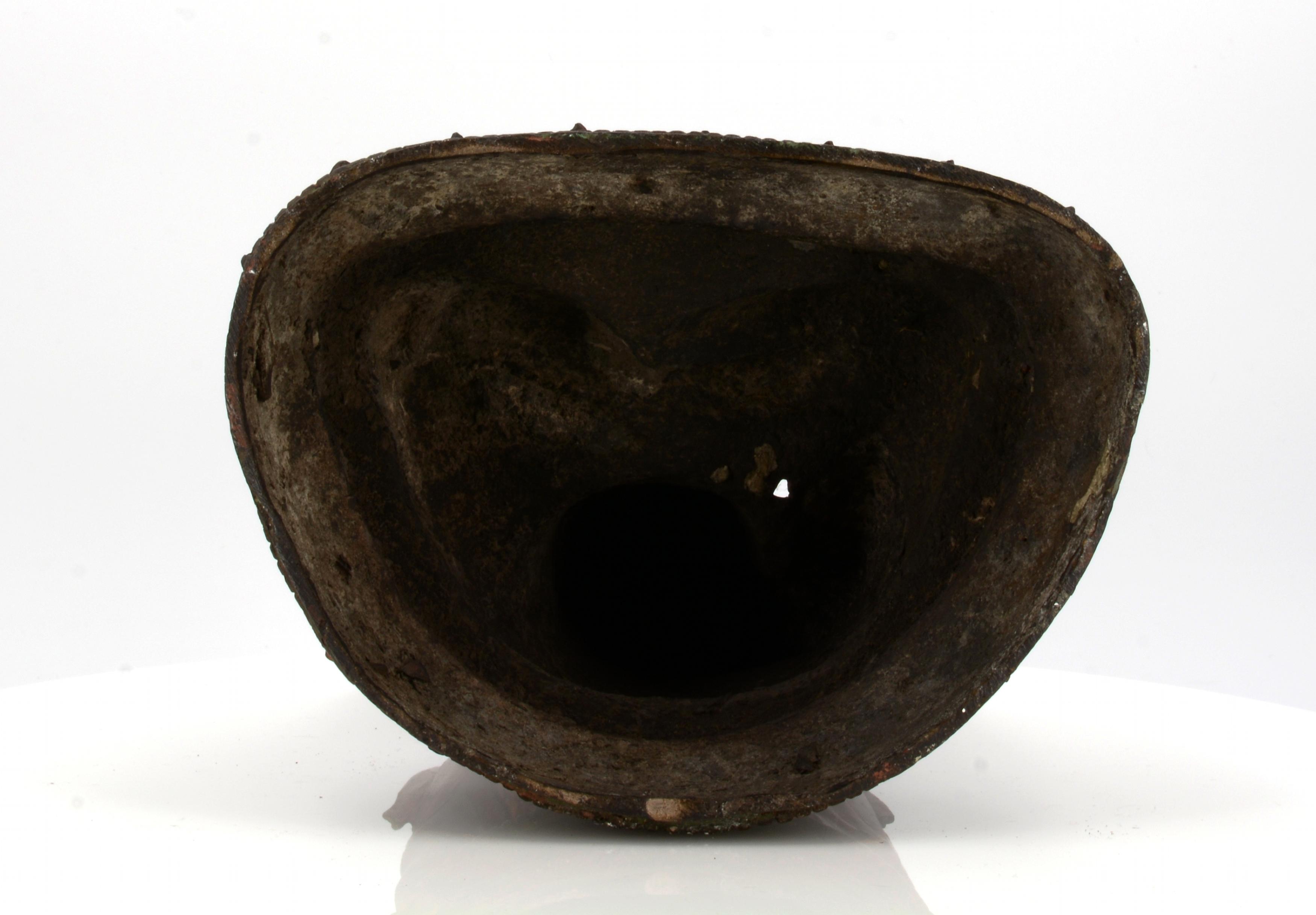 BUDDHA IN BHUMISPARSA MUDRA. Origin: China. Date: 16th/17th c. Technique: Bronze with lacquer - Image 11 of 11