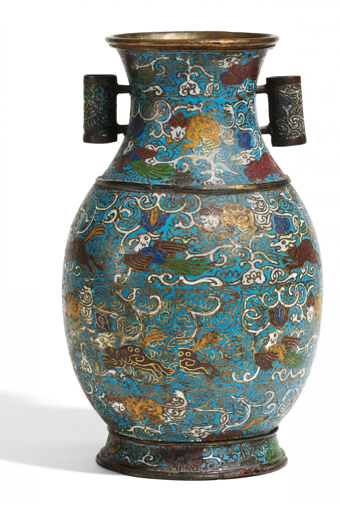 RARE CLOISONNÉ-VASE IN HU SHAPE. Origin: China. Dynasty: Ming dynasty. Date: 17th c. Technique: