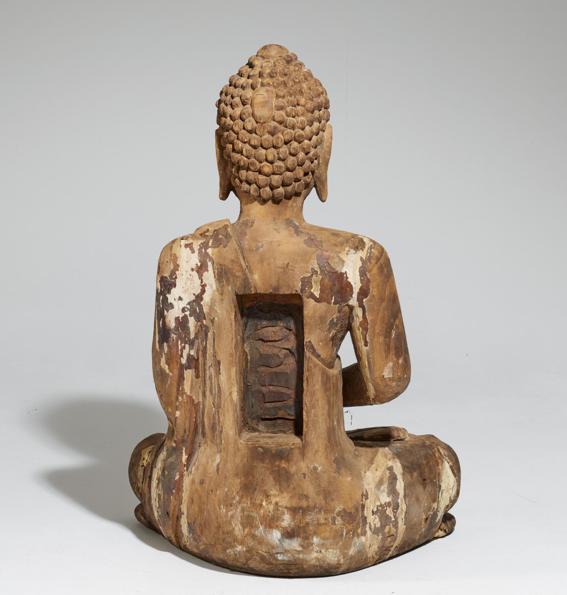 IMPORTANT AND LARGE MEDITATING BUDDHA. Origin: China. Date: In the style of the early Ming - Bild 2 aus 22