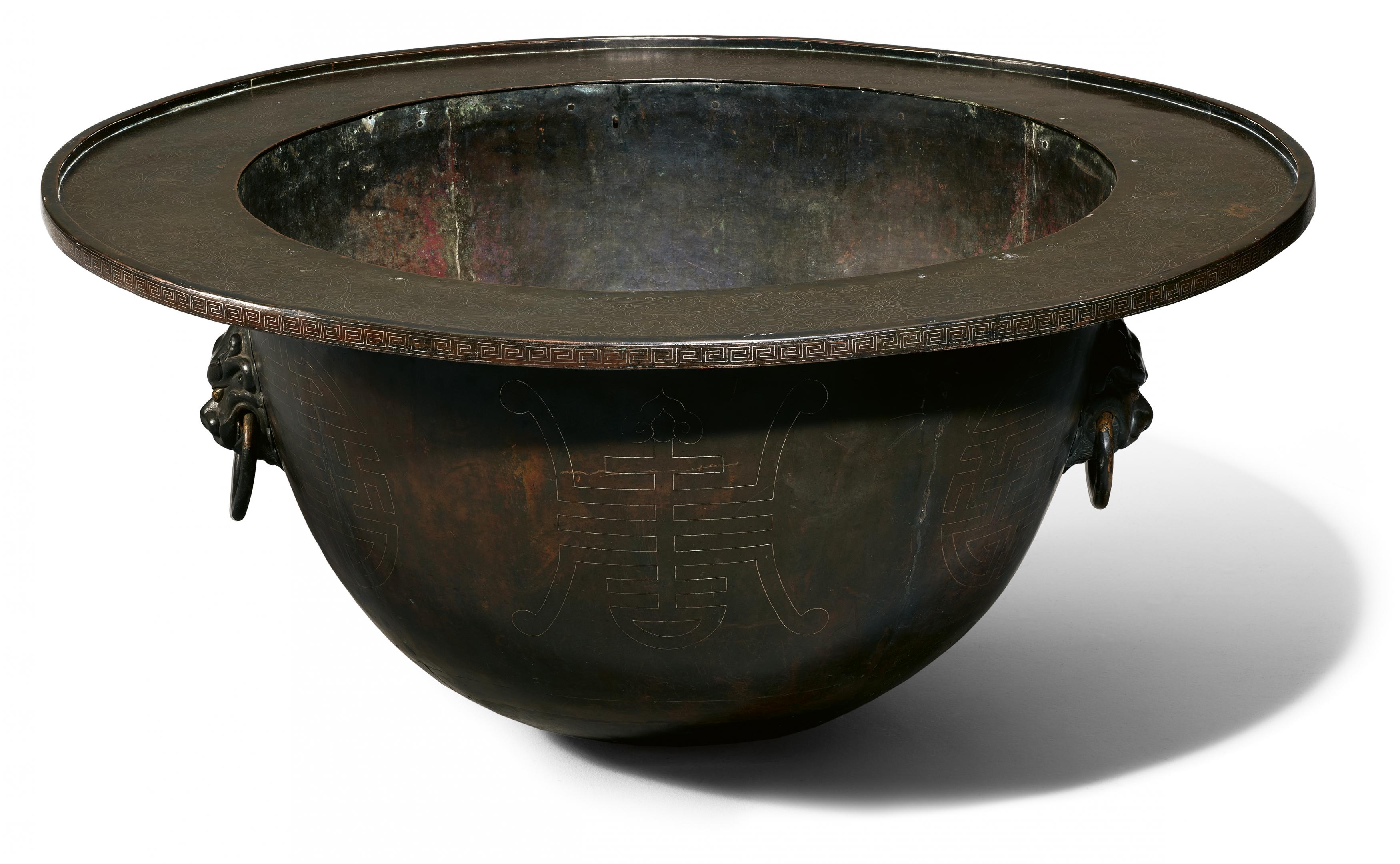 Title: Large censer. Origin: China. Dynasty: Qing dynasty (1644-1912). Measurement: Height 47cm, Ø