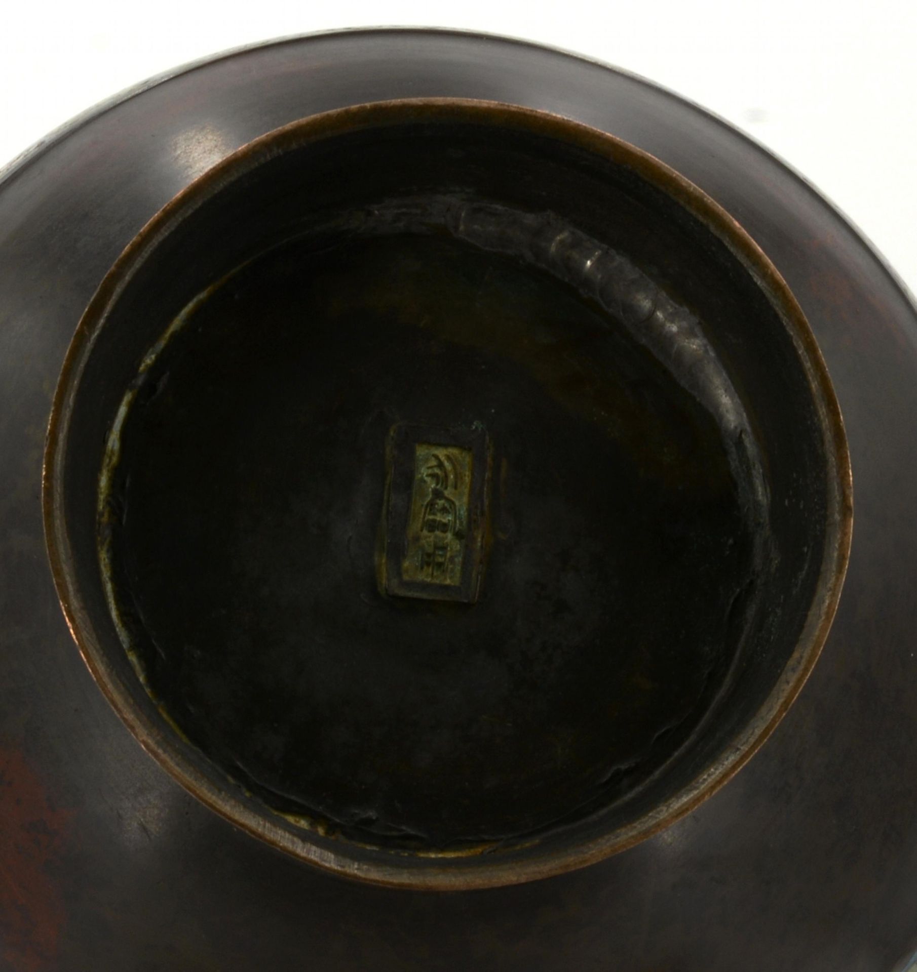 HU-SHAPED VASE WITH THREE RING HANDLES. Origin: Japan. Dynasty: Meiji period (1868-1912). Technique: - Bild 10 aus 11