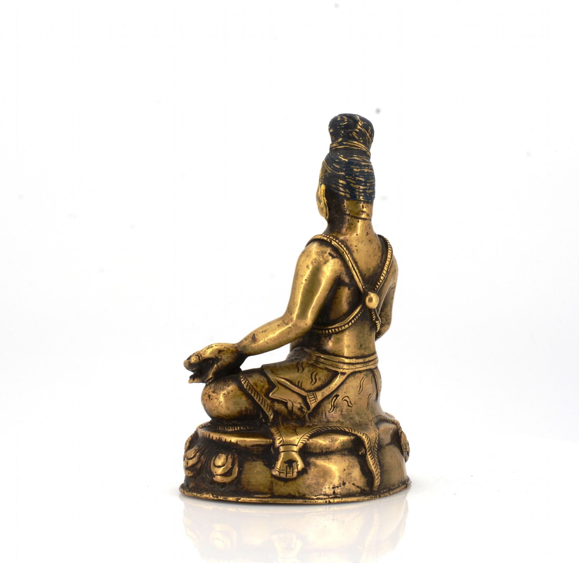 MAHASIDDHA, SITTING WITH PRAYER BEADS AND KAPALA. Origin: Himalaya region. Technique: Old fire - Bild 6 aus 11