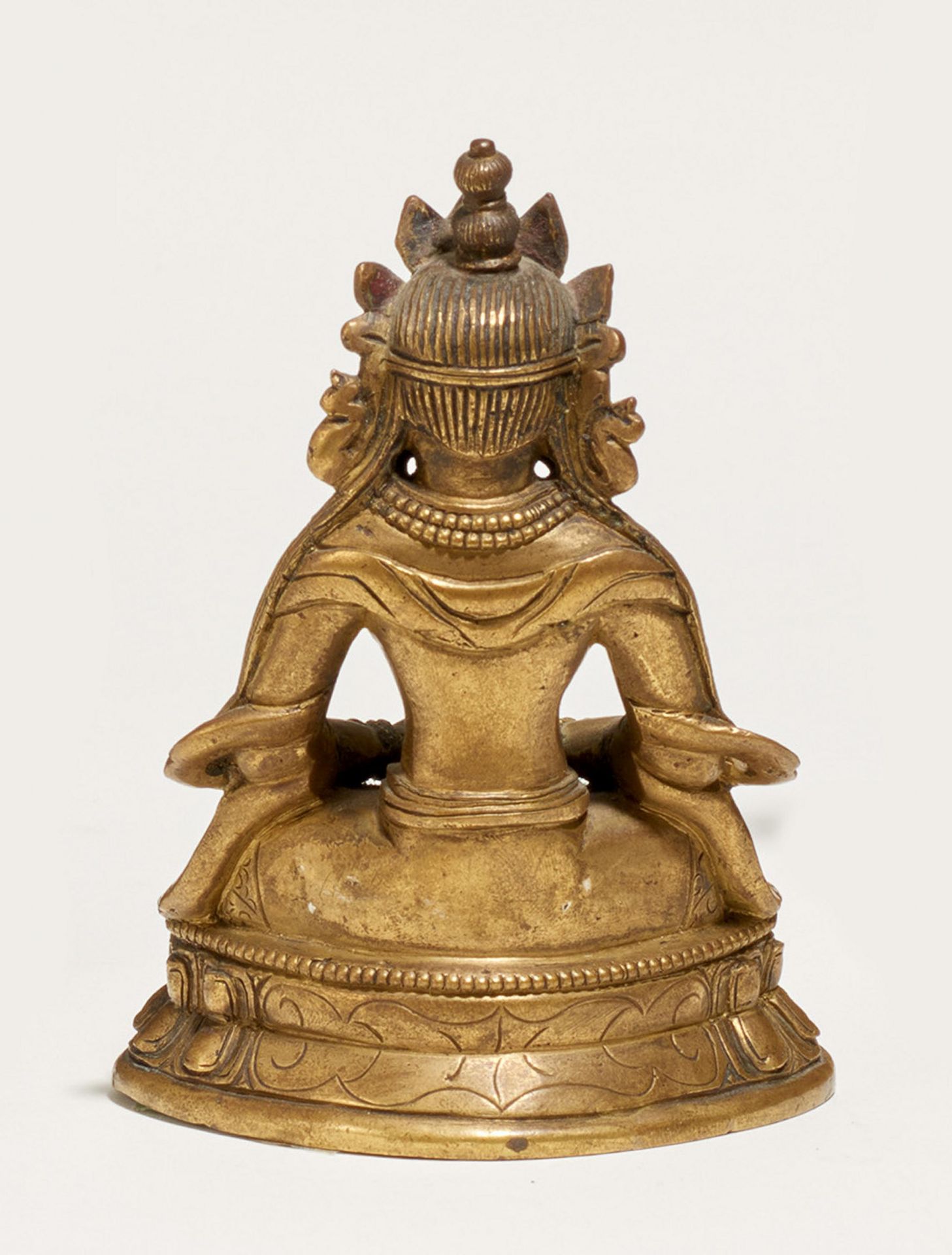 BUDDHA AMITAYUS. Origin: Tibet. Date: Ca. 19th c. Technique: Bronze with residue of gilding and - Bild 2 aus 6