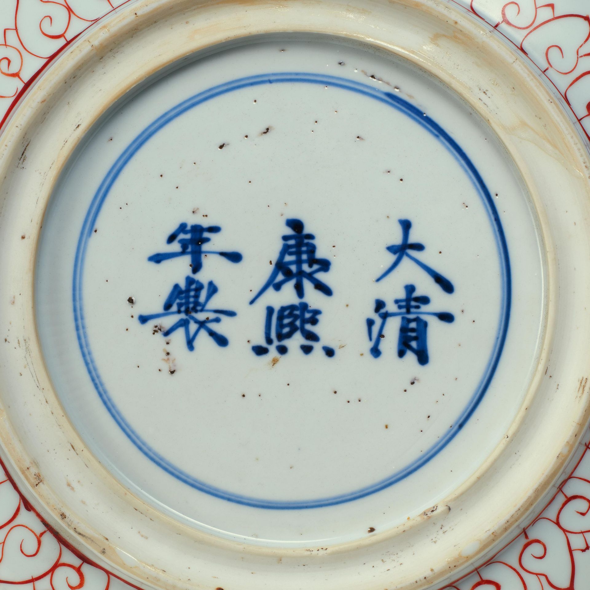 IMPORTANT AND RARE DISH WITH LILIES AND SINGING BIRD. Origin: China. Dynasty: Qing dynasty. Kangxi - Bild 3 aus 3