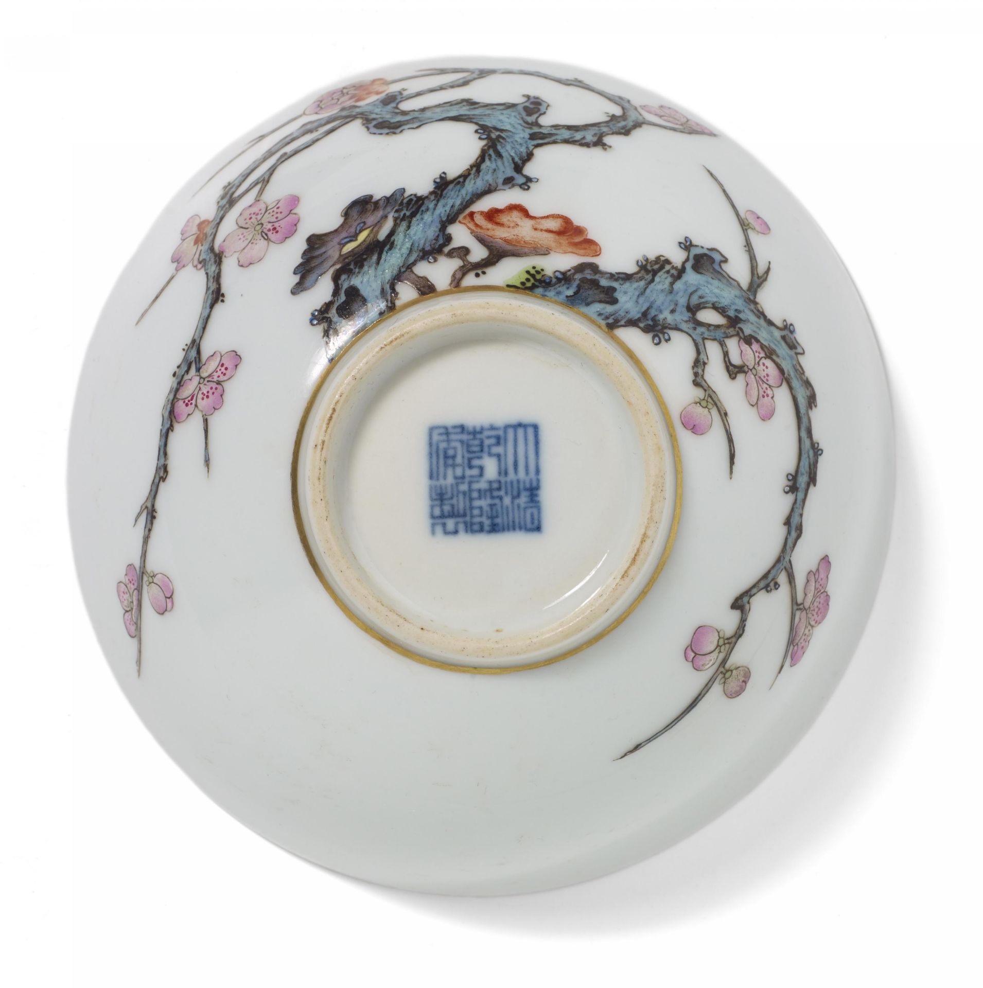 SMALL BOWL WITH FLOWERING PLUM TREES. Origin: China. Technique: Porcelain finely painted in - Image 2 of 7