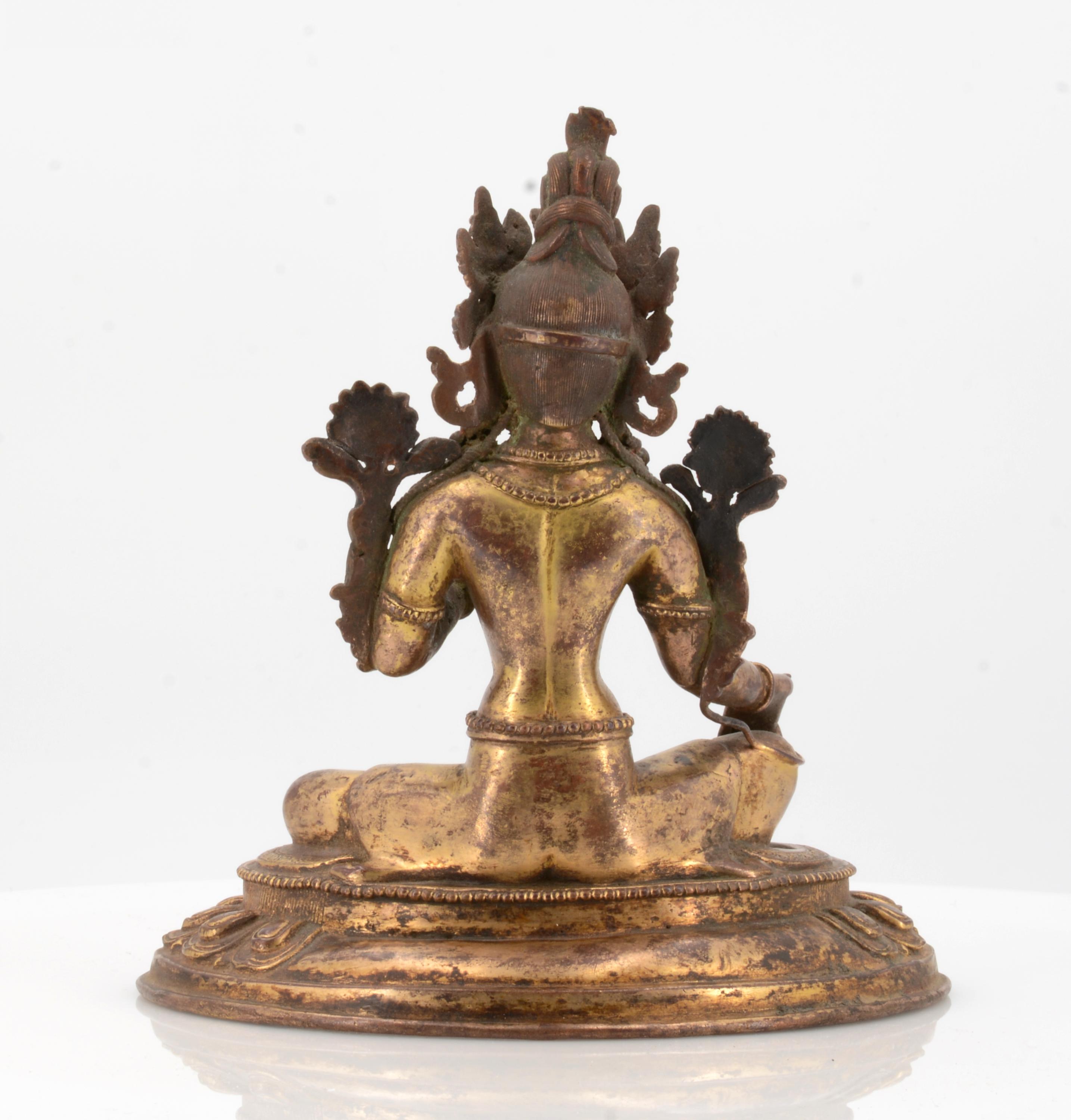 ELEGANT FIGURE OF THE GREEN TARA. Origin: Tibet. Date: 18th/19th c. Technique: Copper bronze, finely - Image 3 of 5