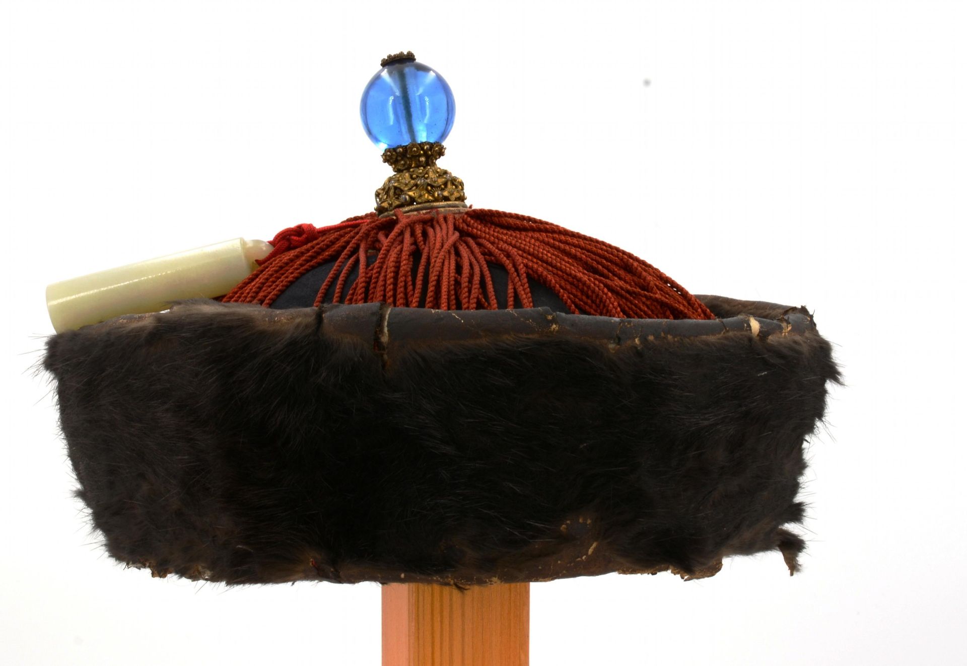 OFFICIAL HAT (GUANMAO) FOR THE WINTER. Origin: China. Dynasty: Qing dynasty. Date: 19th c. - Bild 8 aus 12