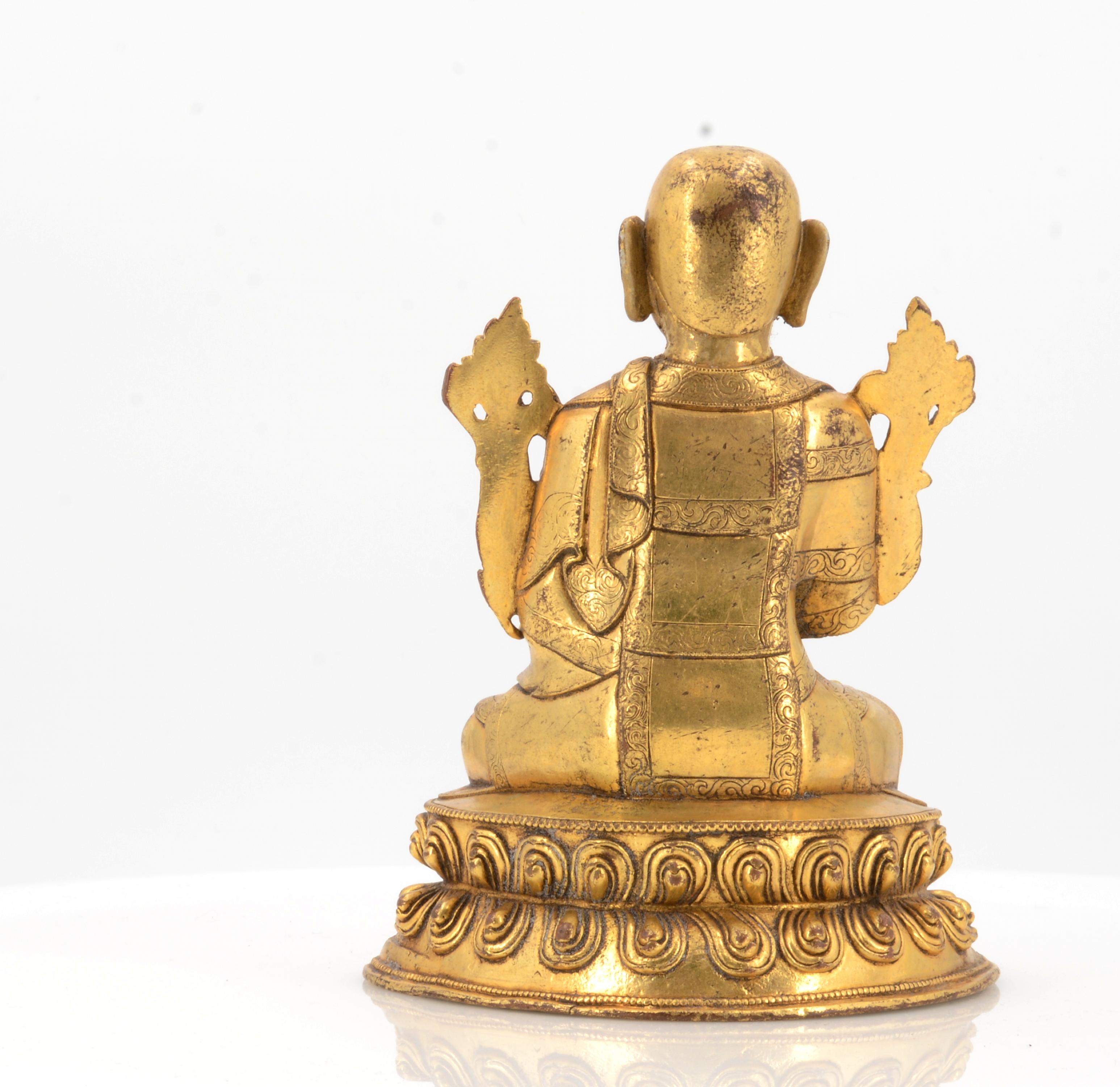 LAMA WITH HIS HANDS IN TEACHING GESTURE. Origin: Tibet. Date: 17th-18th c. Technique: Fire gilt - Image 4 of 6