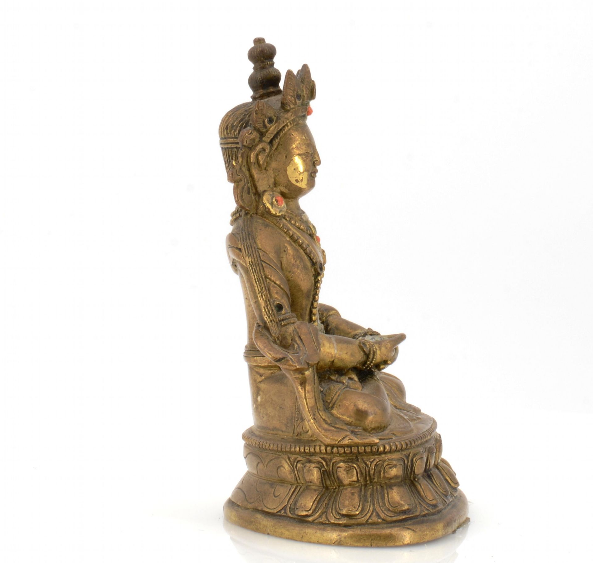 BUDDHA AMITAYUS. Origin: Tibet. Date: Ca. 19th c. Technique: Bronze with residue of gilding and - Bild 6 aus 6