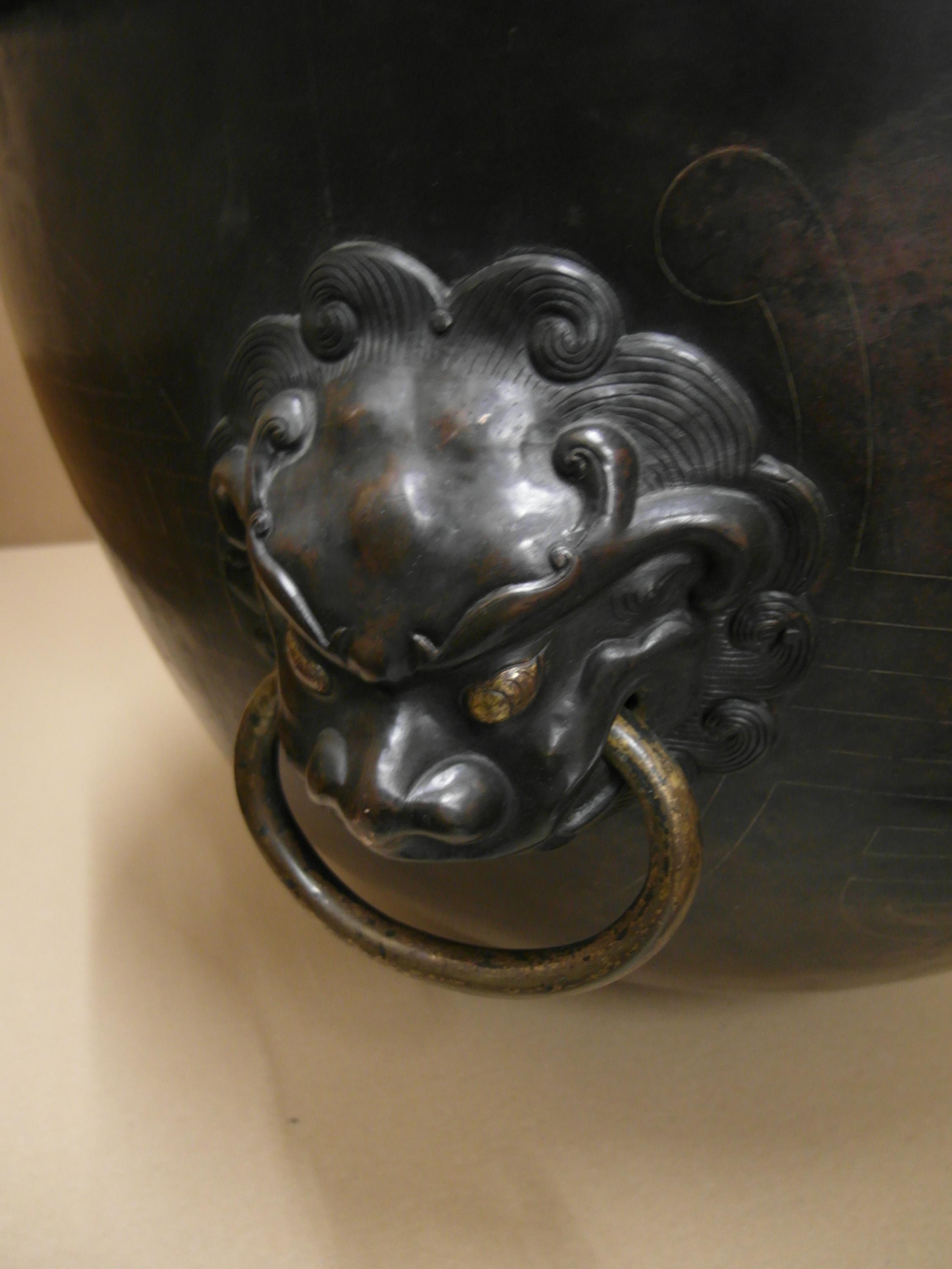 Title: Large censer. Origin: China. Dynasty: Qing dynasty (1644-1912). Measurement: Height 47cm, Ø - Image 5 of 21