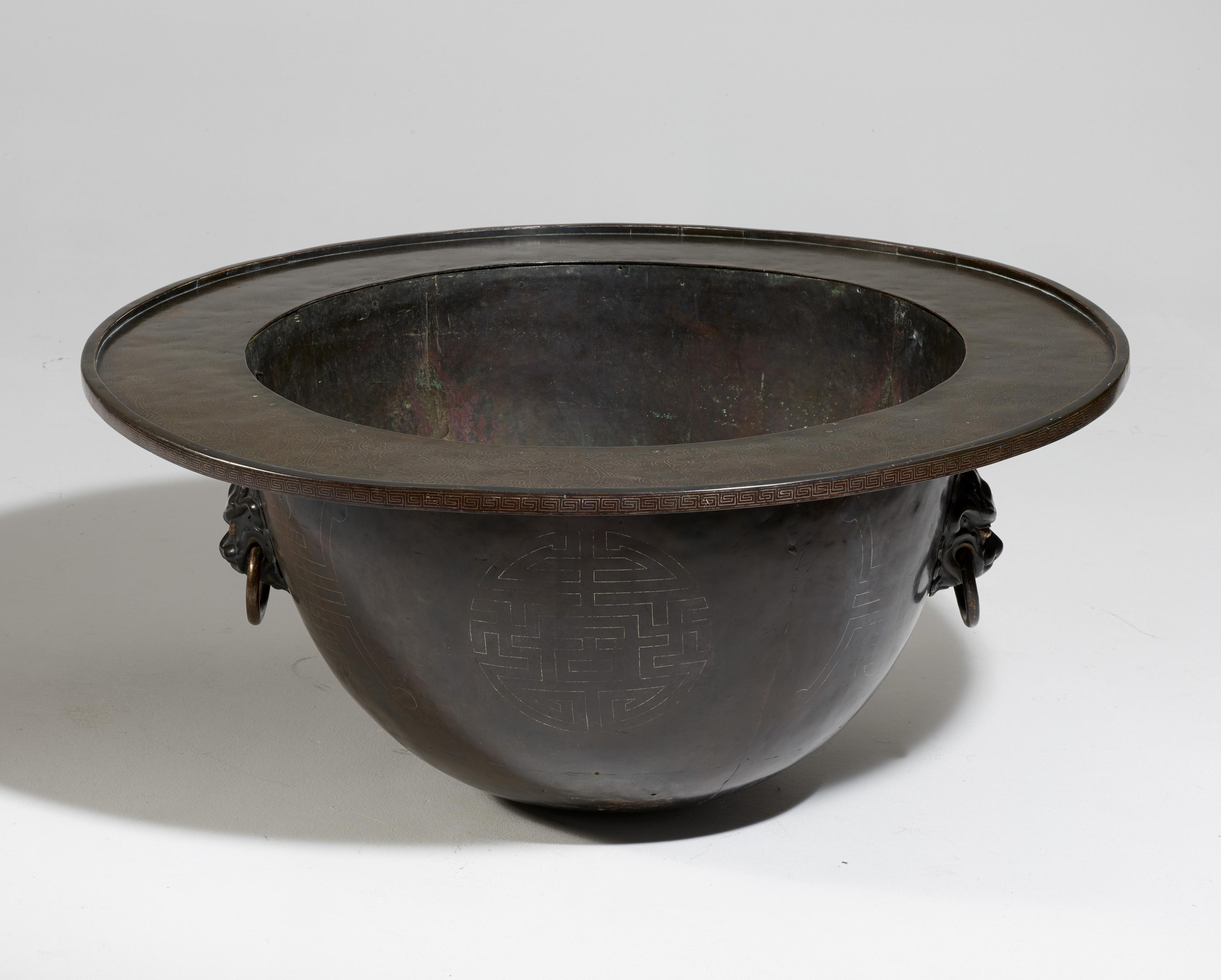 Title: Large censer. Origin: China. Dynasty: Qing dynasty (1644-1912). Measurement: Height 47cm, Ø - Image 2 of 21