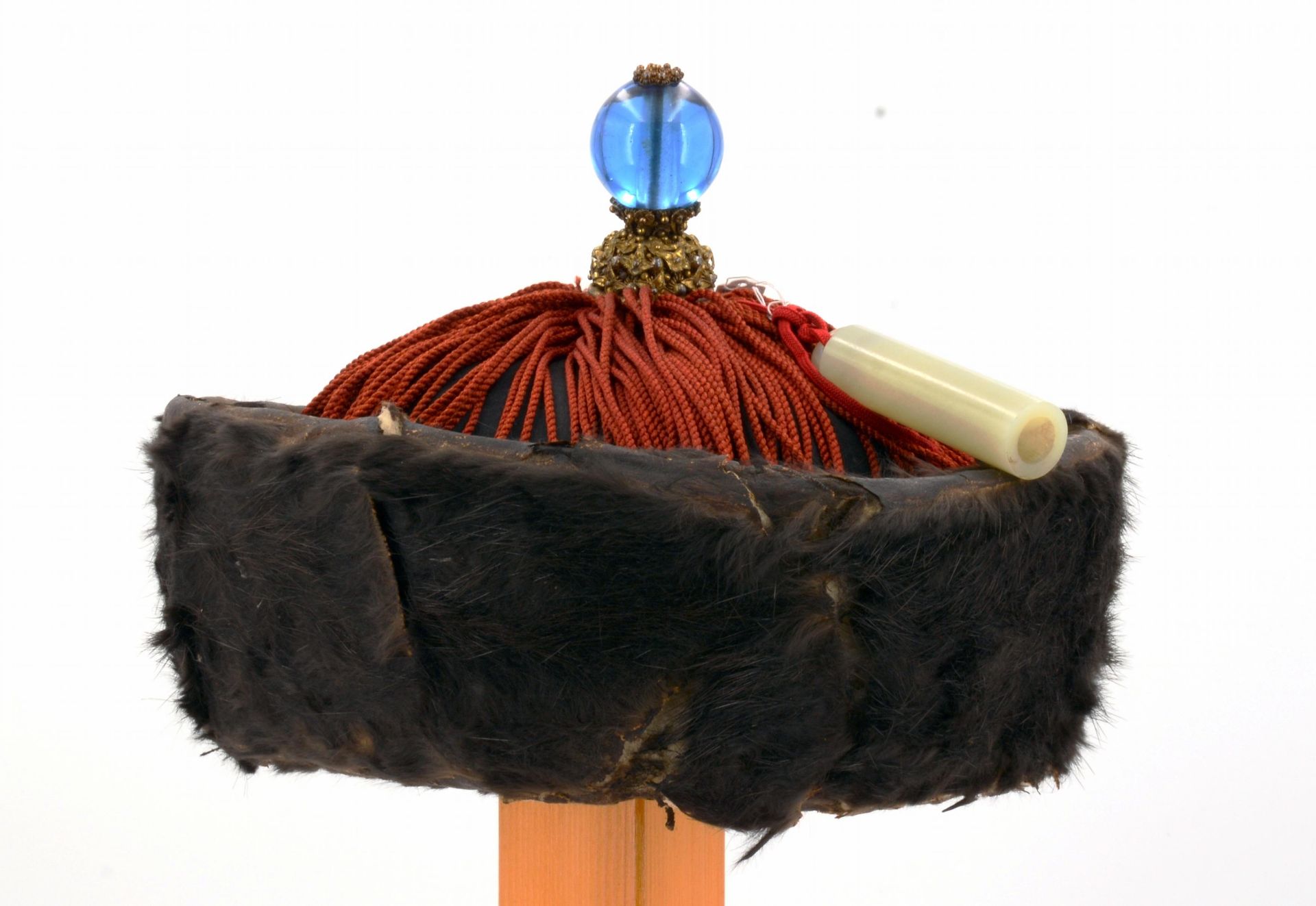OFFICIAL HAT (GUANMAO) FOR THE WINTER. Origin: China. Dynasty: Qing dynasty. Date: 19th c. - Bild 4 aus 12