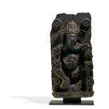 FOUR ARMED ORISSA GANESHA. Origin: Indien. Date: 11th c. Technique: Black, shiny stone. Description: