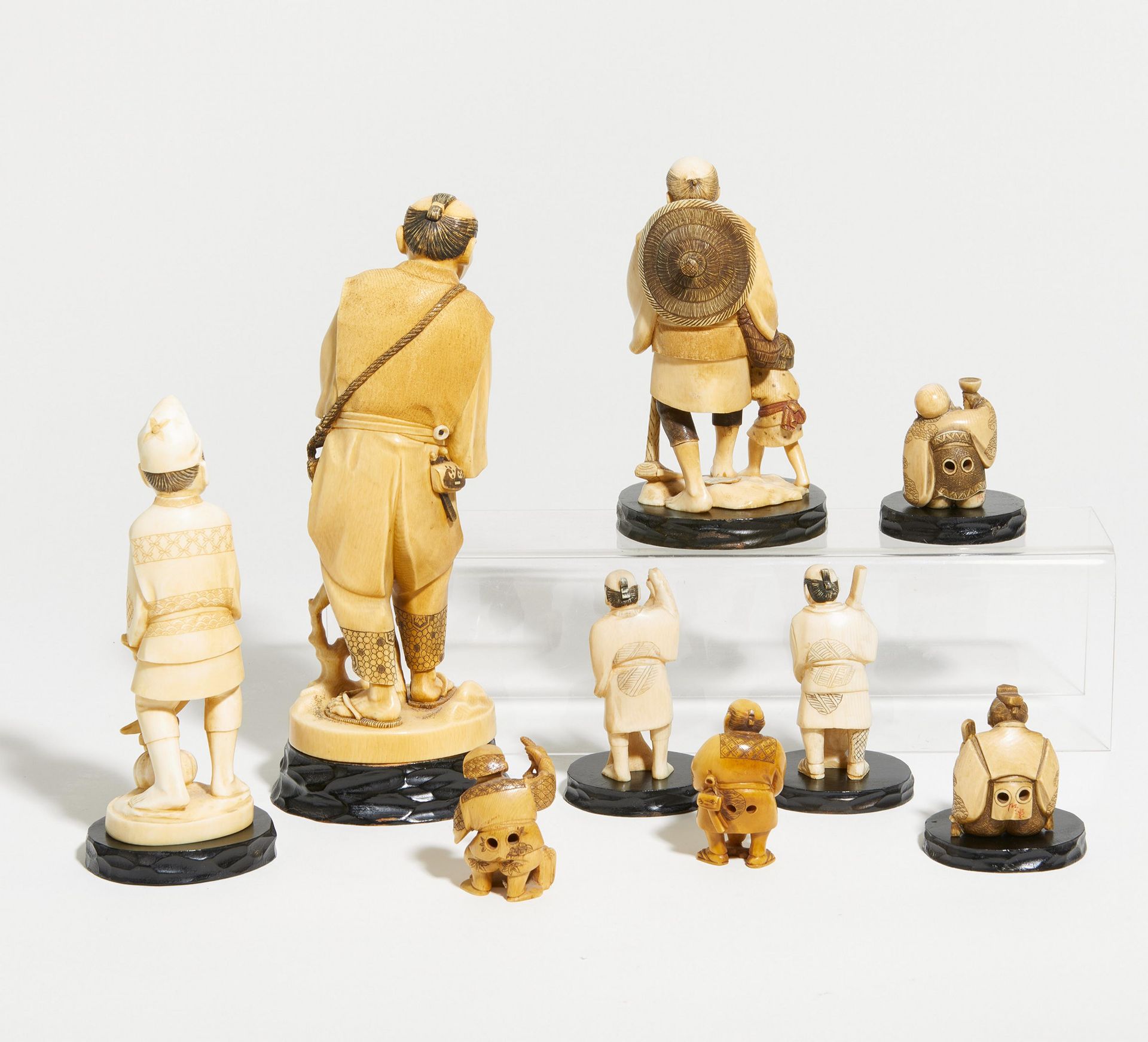 FIVE OKIMONO AND FOUR NETSUKE. Origin: Japan and Asia. Date: 1st half - mid 20th c. Technique: - Bild 2 aus 2