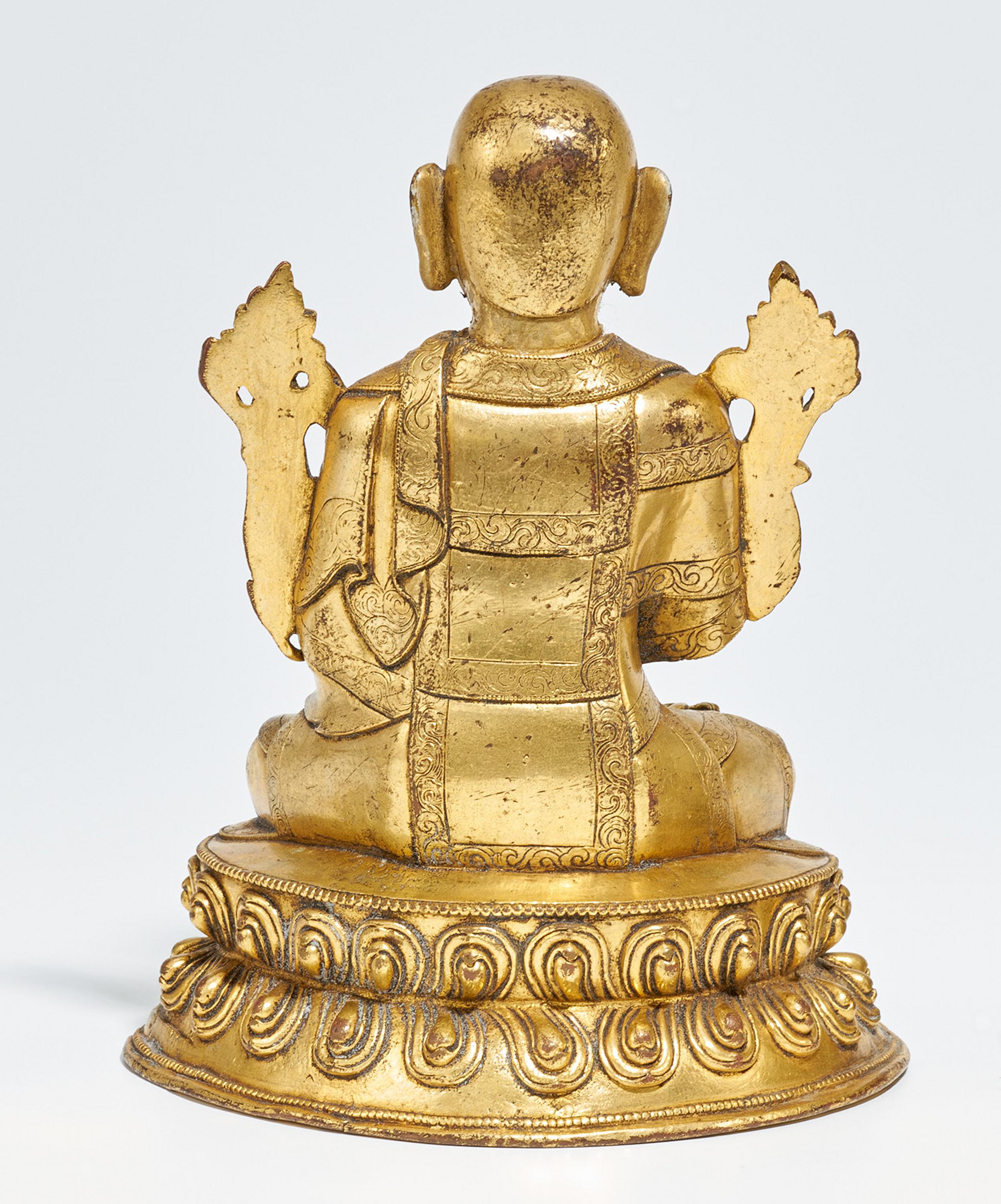 LAMA WITH HIS HANDS IN TEACHING GESTURE. Origin: Tibet. Date: 17th-18th c. Technique: Fire gilt - Image 2 of 6