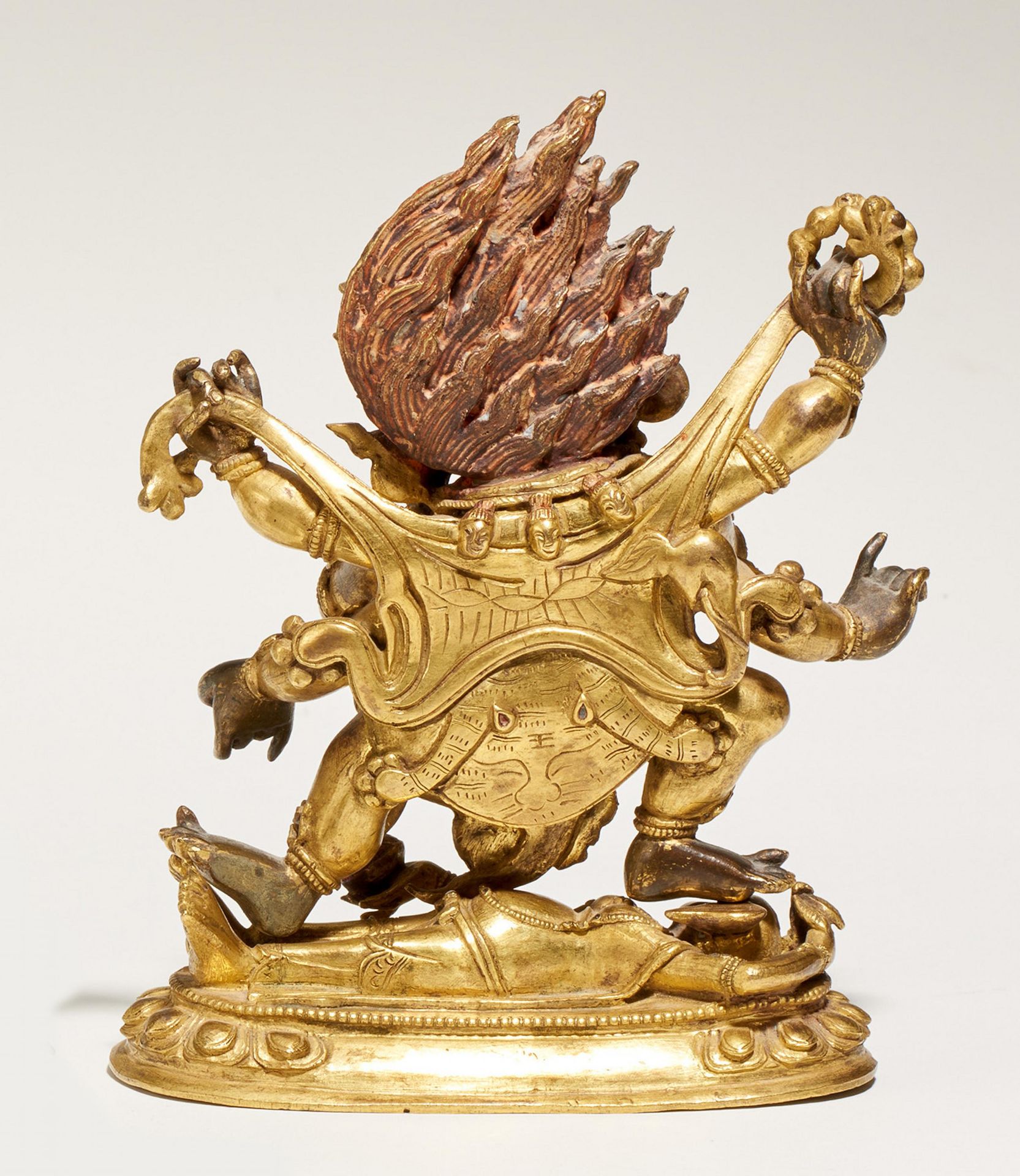 SADBHUJA MAHAKALA. Origin: Tibet. Technique: Old copper bronze with fire gilding, cold painting - Bild 2 aus 6