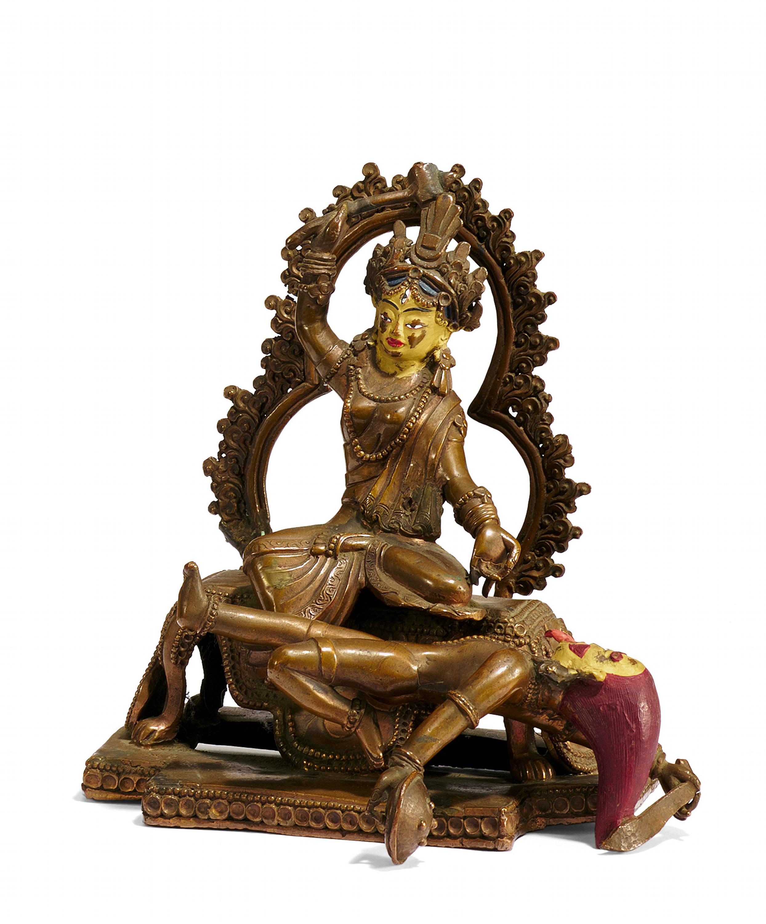 DURGA DEFEATS THE DEMON MAHISHASURA. Origin: Nepal. Technique: Old Hinduist figure. Copper alloy.