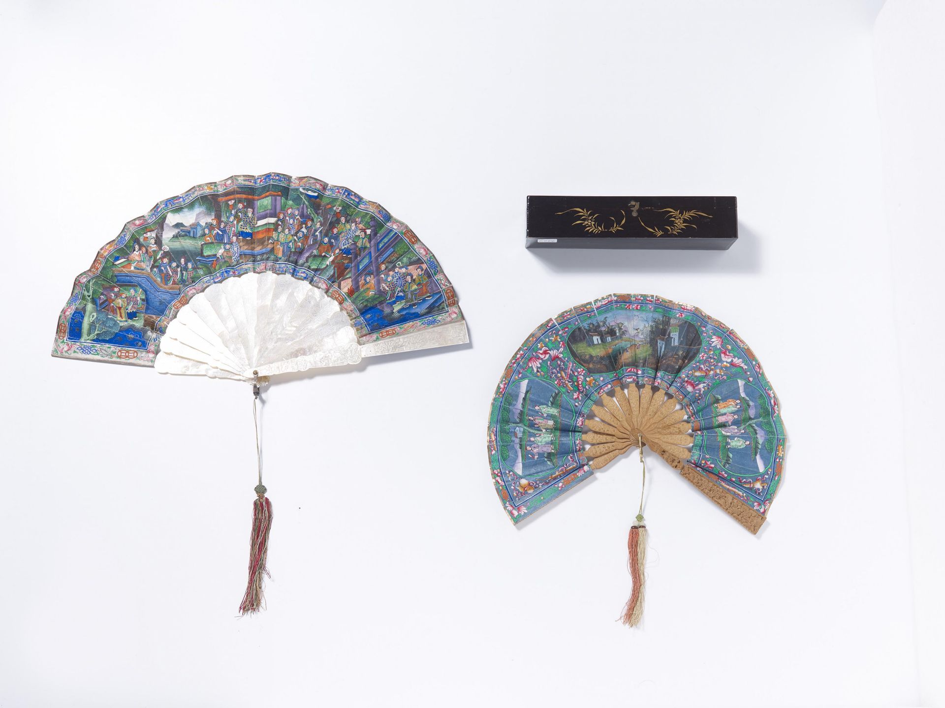 TWO FANS WITH GENRE SCENES, LANDSCAPES AND FLOWERS. Origin: China. Dynasty: Qing dynasty. Date: - Bild 2 aus 11