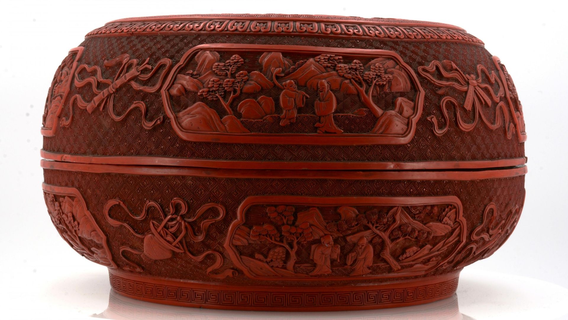 IMPORTANT BOX WITH RED CARVED LACQUER. Origin: China. Dynasty: Qing dynasty. Date: 18th c. - Bild 10 aus 17