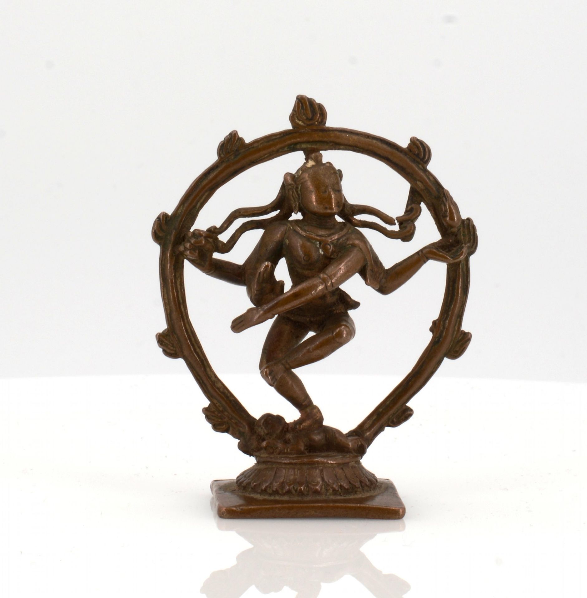 RARE AND EARLY SHIVA NATARAJA. Origin: South India. Dynasty: Chola-Dynastie (ca. 300 v.Chr.-1279). - Bild 3 aus 10