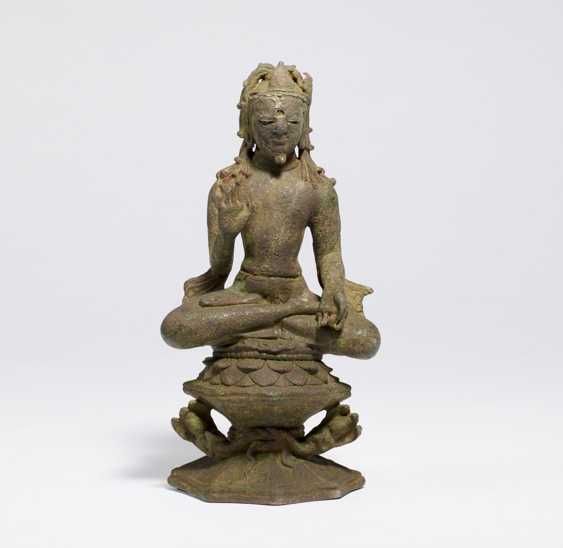 EXTRAORDINARY EARLY DEPICTION OF A BODHISATTVA. Origin: Western Himalaya region. Kashmir. Date: - Bild 2 aus 5