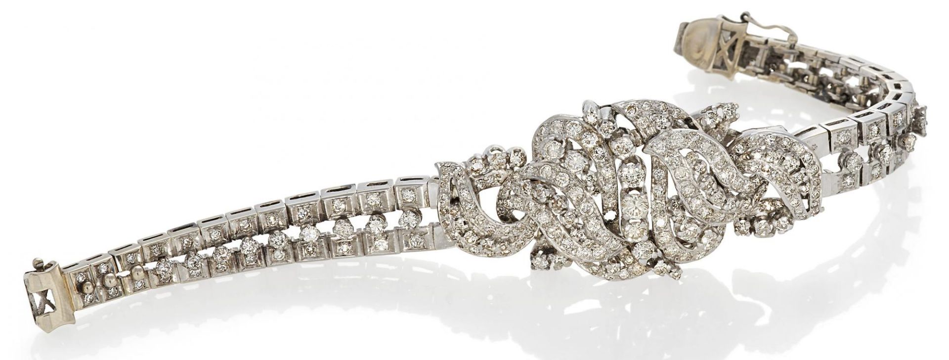 DIAMOND-BRACELET. Origin: Germany. Date: 1960s. Material: 585/- white gold, clasp in 585/- yellow