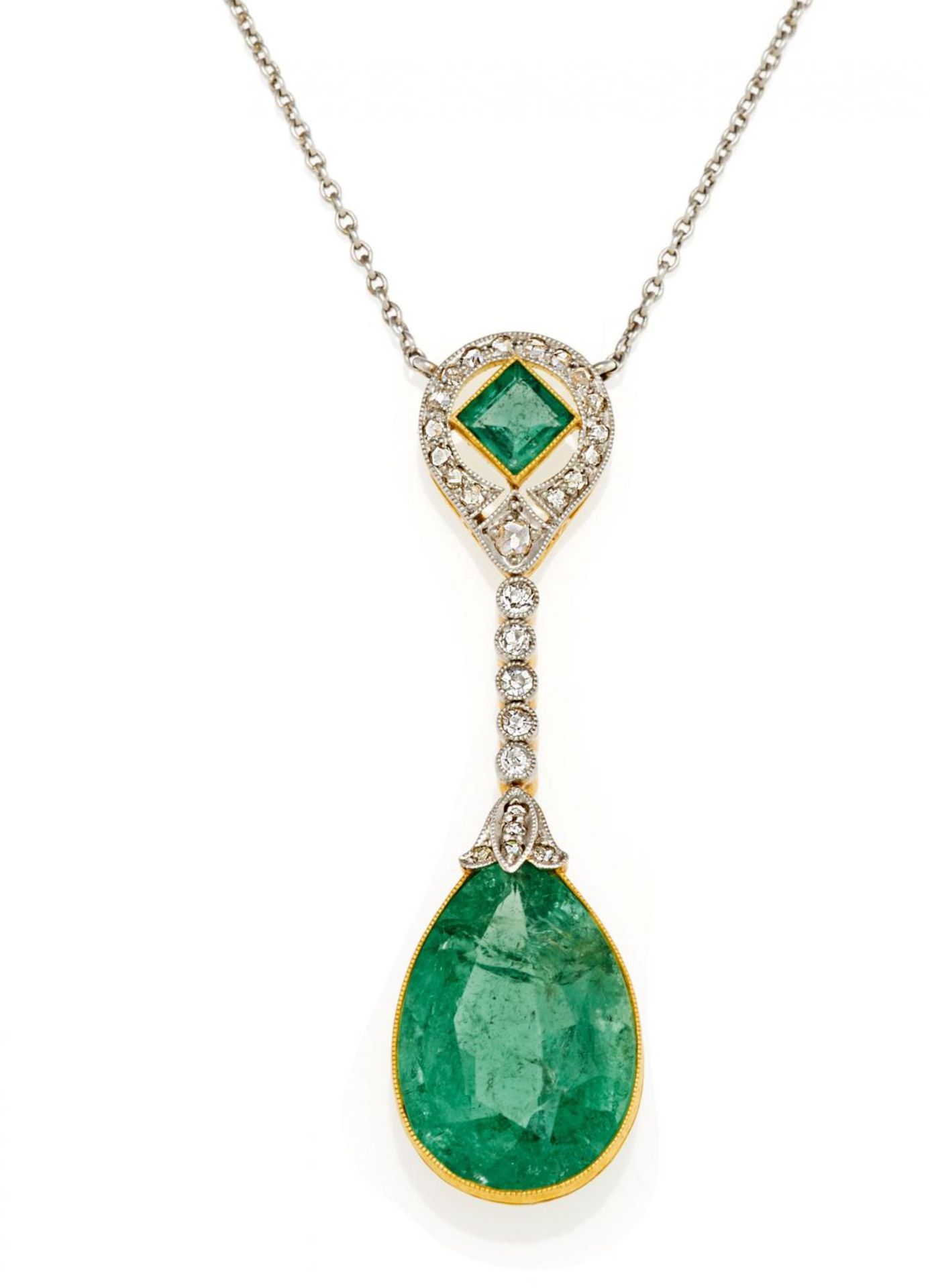 EMERALD-DIAMOND-PENDANT NECKLACE. Origin: Germany. Date: 1920s. Material: Platinum, 585/- yellow