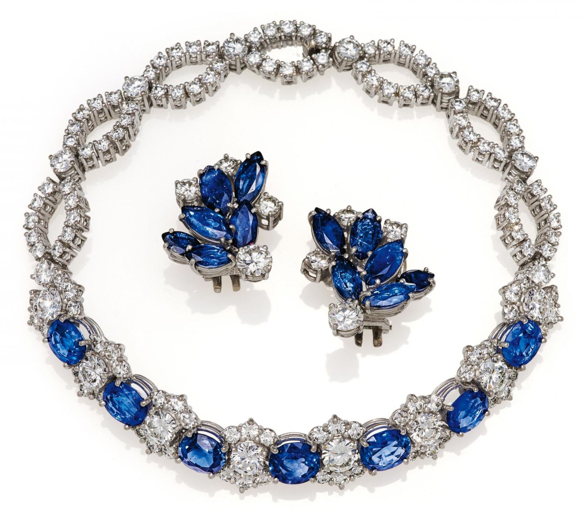 SAPPHIRE-DIAMOND-SET: BRACELET AND EAR CLIPS-ONS. Origin: Germany. Material: Ear clip ons 950/-